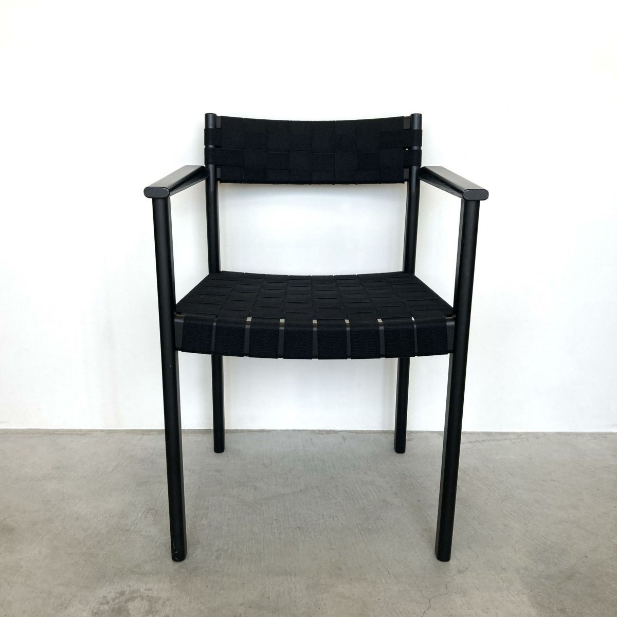 【アウトレット】FORM & REFINE（フォーム&リファイン） / Motif Armchair（モチーフ アームチェア） / Black Stained Oak（オーク ブラックステイン仕上げ） / チェア / No.1