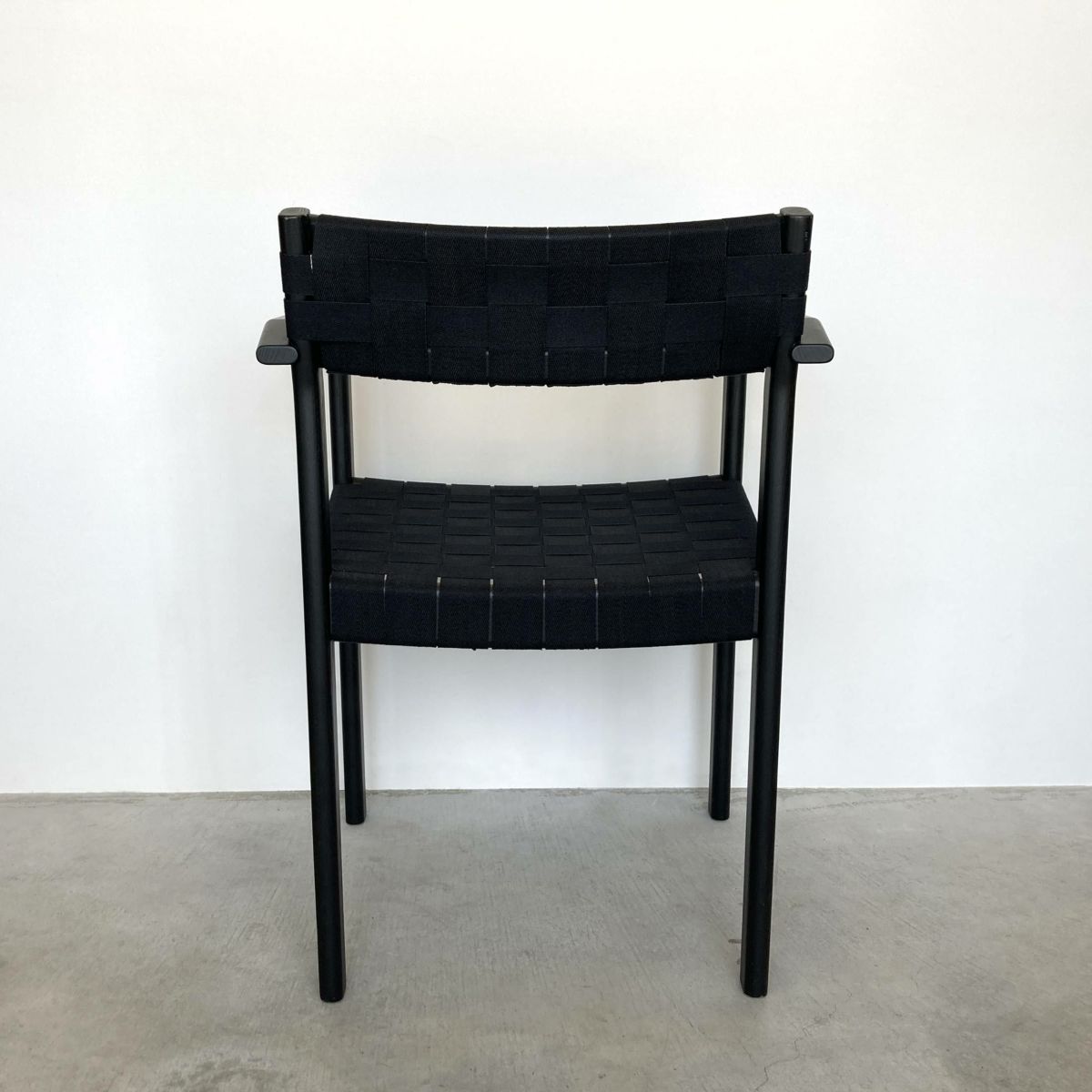 【アウトレット】FORM & REFINE（フォーム&リファイン） / Motif Armchair（モチーフ アームチェア） / Black Stained Oak（オーク ブラックステイン仕上げ） / チェア / No.1