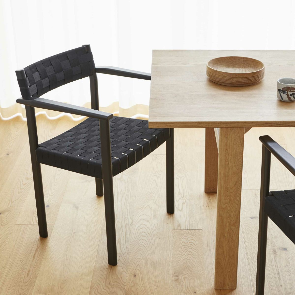 【アウトレット】FORM & REFINE（フォーム&リファイン） / Motif Armchair（モチーフ アームチェア） / Black Stained Oak（オーク ブラックステイン仕上げ） / チェア / No.1