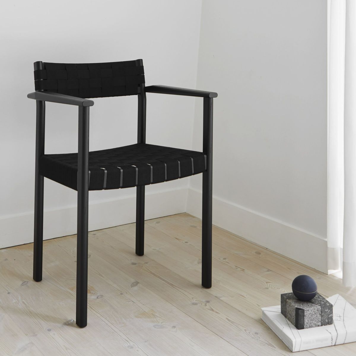 【アウトレット】FORM & REFINE（フォーム&リファイン） / Motif Armchair（モチーフ アームチェア） / Black Stained Oak（オーク ブラックステイン仕上げ） / チェア / No.2