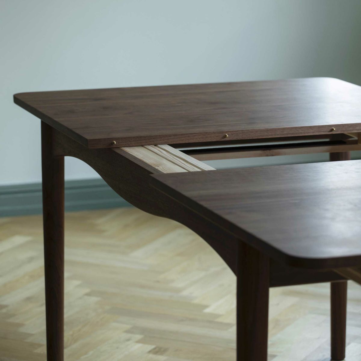 HOUSE OF FINN JUHL（ハウス・オブ・フィンユール） / BOVIRKE TABLE W/EXTENSHION（ボビルケテーブル） / ウォルナット材・オイル仕上げ / 伸長式