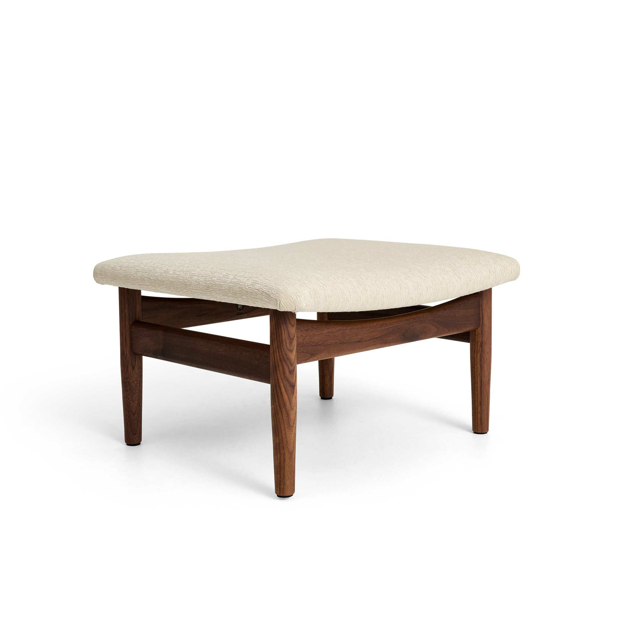 HOUSE OF FINN JUHL（ハウス・オブ・フィンユール） / JAPAN FOOTSTOOL（ジャパンフットスツール） / ウォルナット材・オイル仕上げ / SAHCO（サコ）Nalia 990