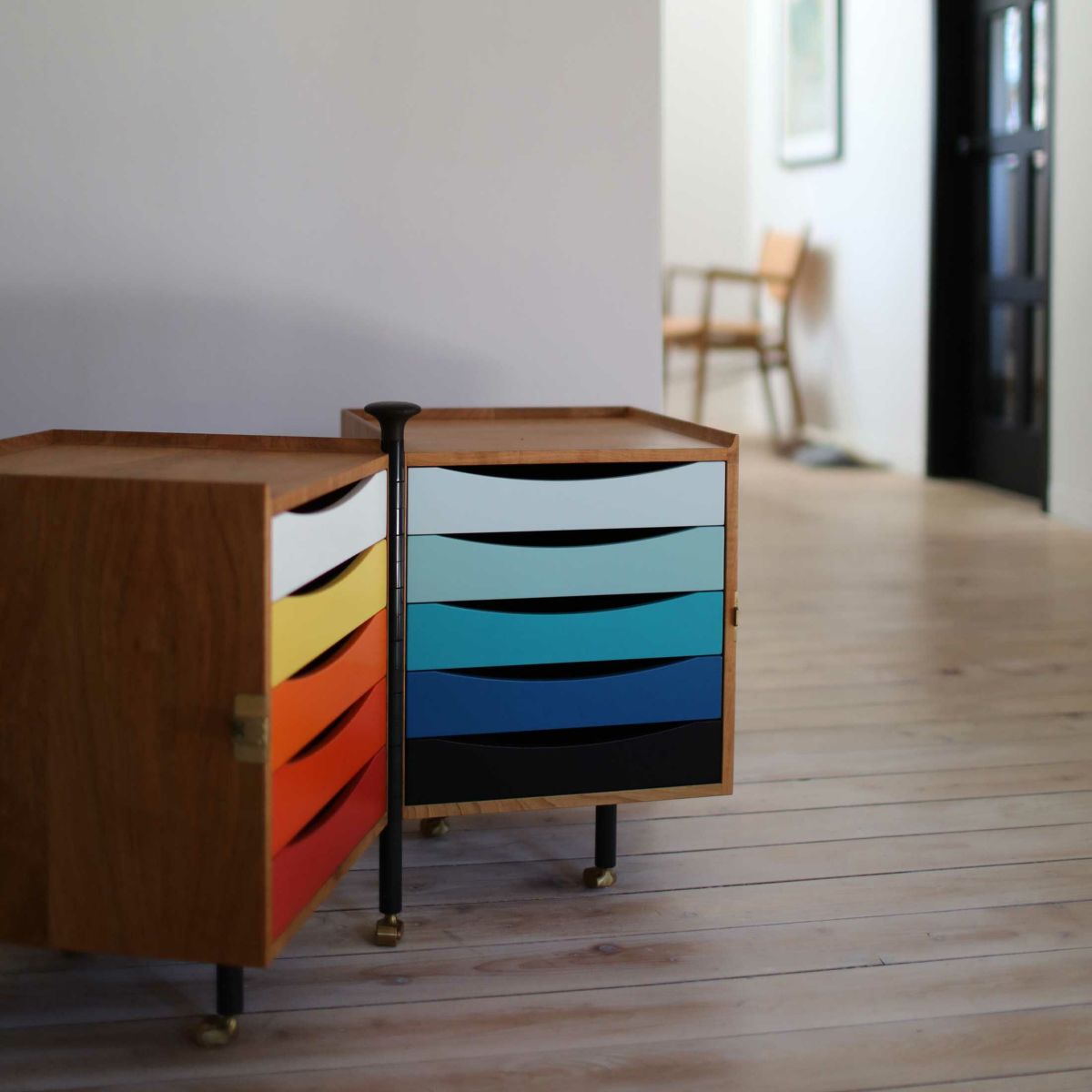 HOUSE OF FINN JUHL（ハウス・オブ・フィンユール） / GLOVE CABINET（グローブキャビネット） / チェリー材・オイル仕上げ / 引き出し付き（WARM AND COLD）