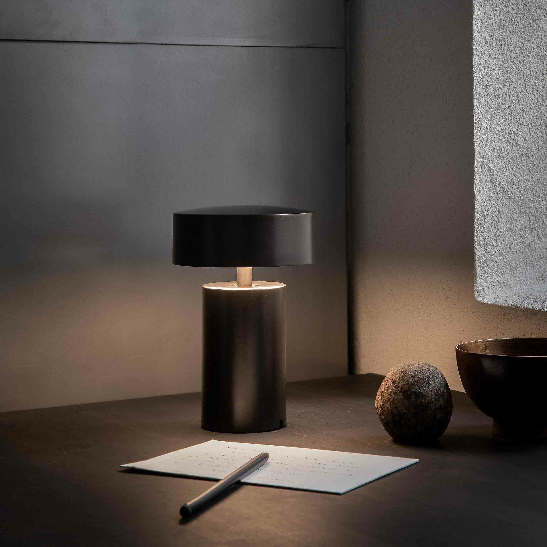 Audo Copenhagen（オドー・コペンハーゲン） / COLUMN PORTABLE LAMP（コラムポータブルランプ） / 全2色 / Table Lamp《レビュー特典付》
