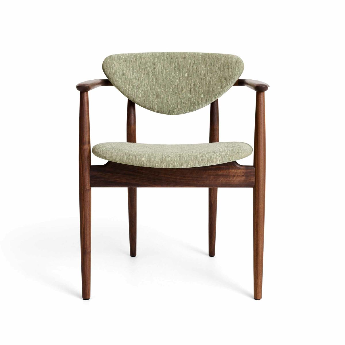 HOUSE OF FINN JUHL（ハウス・オブ・フィンユール） / 109 CHAIR / ウォルナット材・オイル仕上げ / SAHCO（サコ）Beda 970 / アームチェア