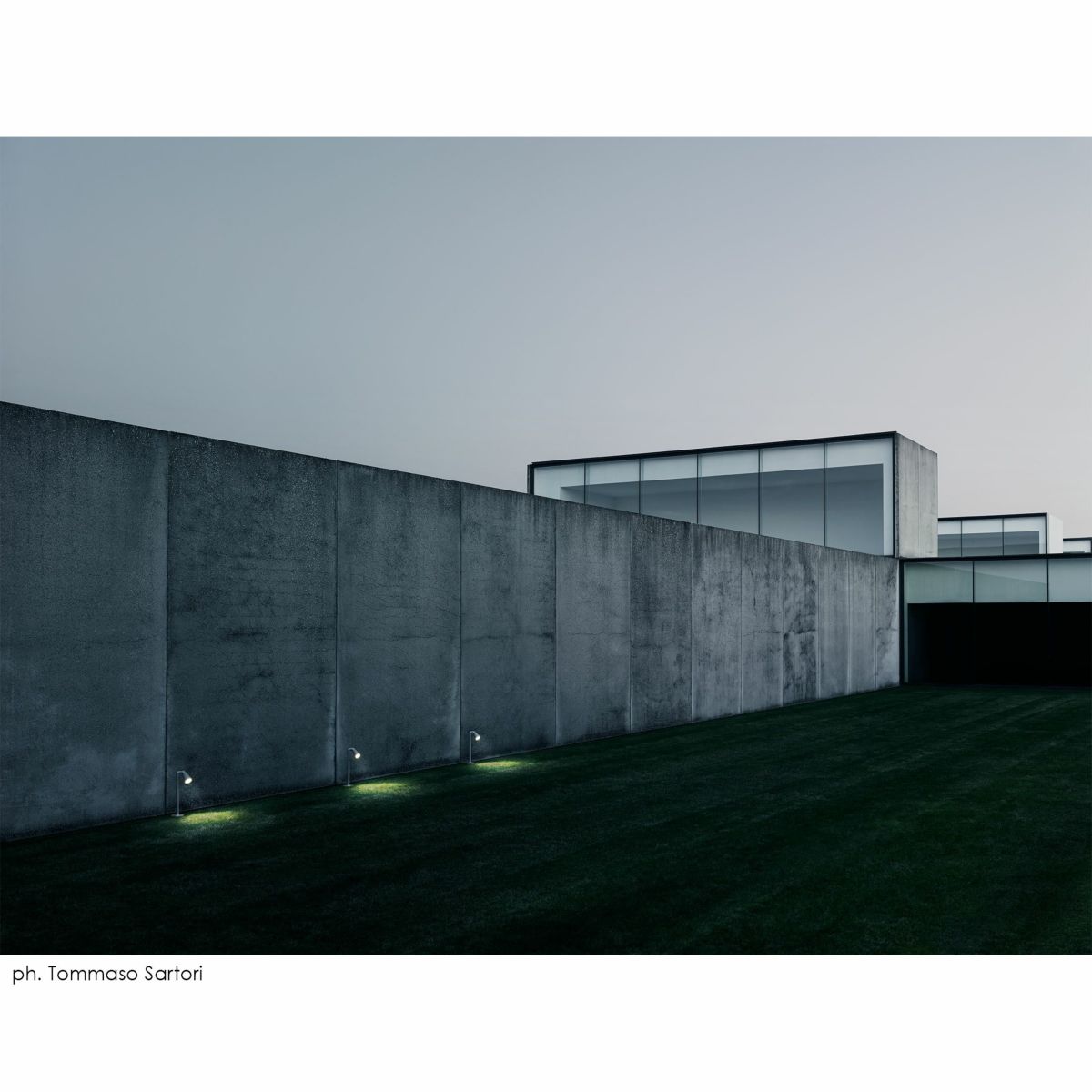 FLOS（フロス） / BELVEDERE SPOT F2（ベルヴェデーレ スポット） / H600 / 3000K / 全5色 / 庭園灯