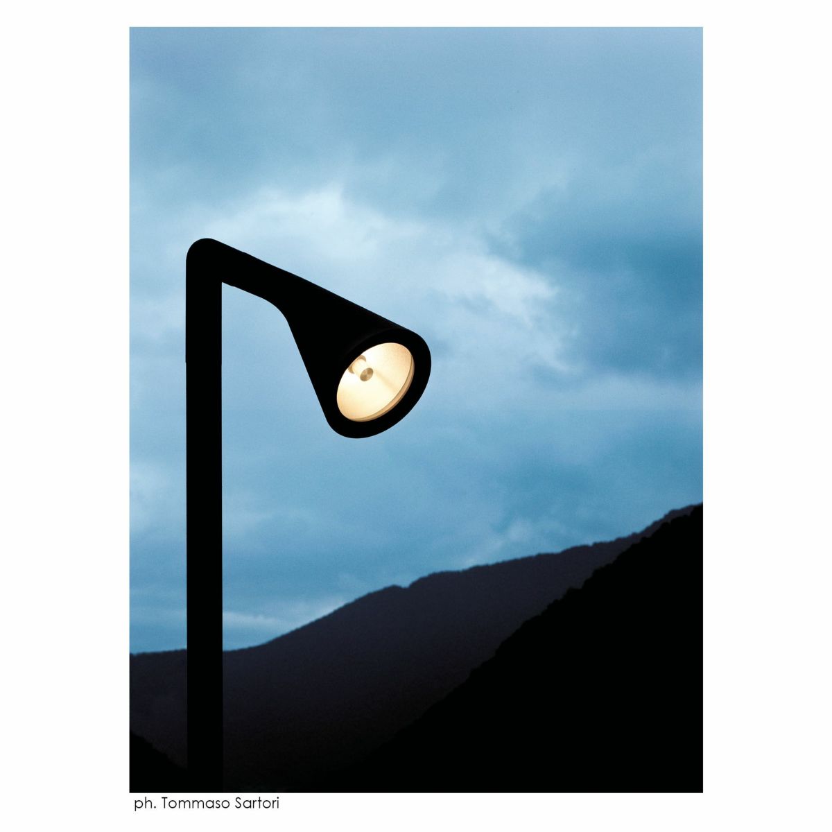 FLOS（フロス） / BELVEDERE SPOT F3（ベルヴェデーレ スポット） / H930 / 3000K / 全5色 / 庭園灯