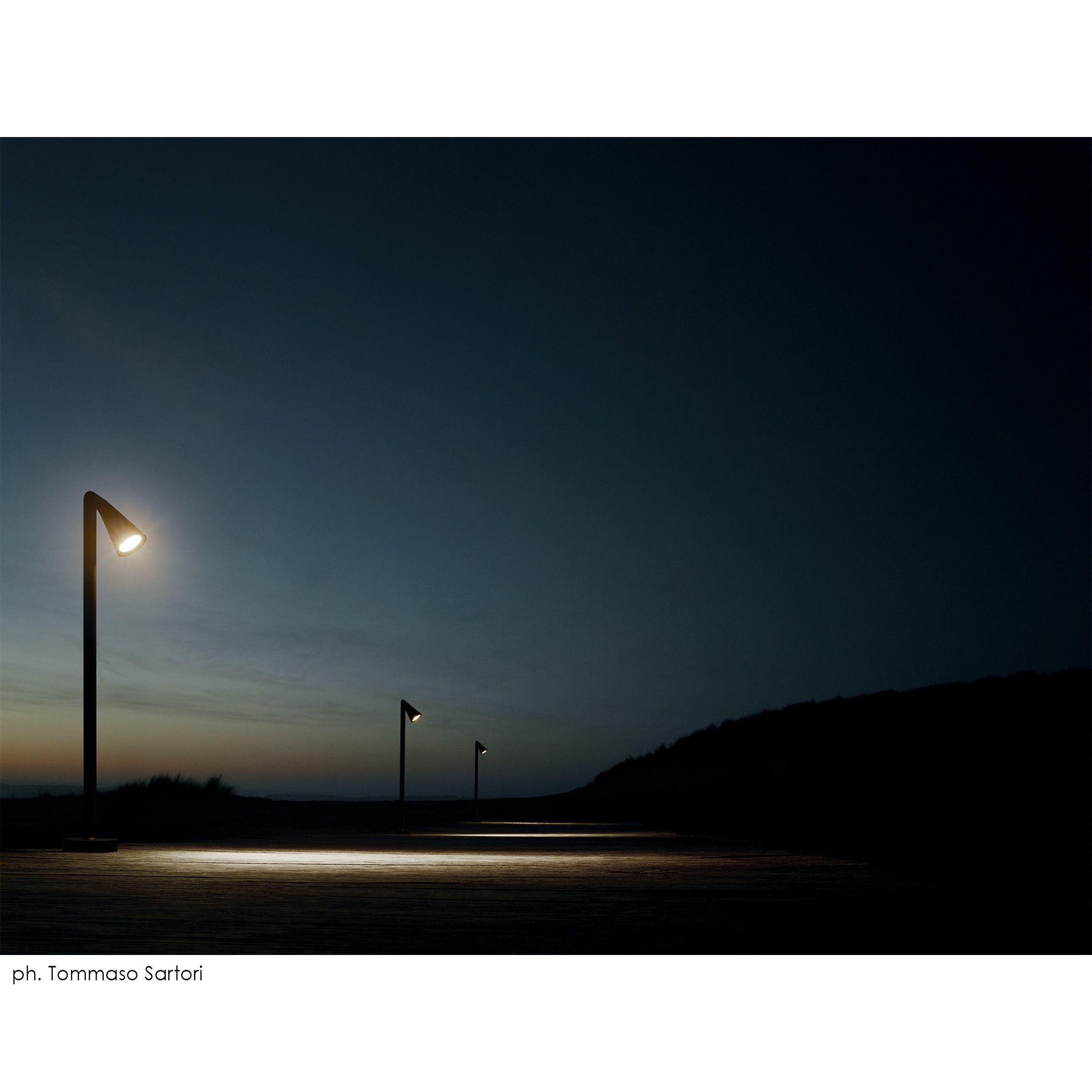 FLOS（フロス） / BELVEDERE SPOT F3（ベルヴェデーレ スポット） / H930 / 3000K / 全5色 / 庭園灯