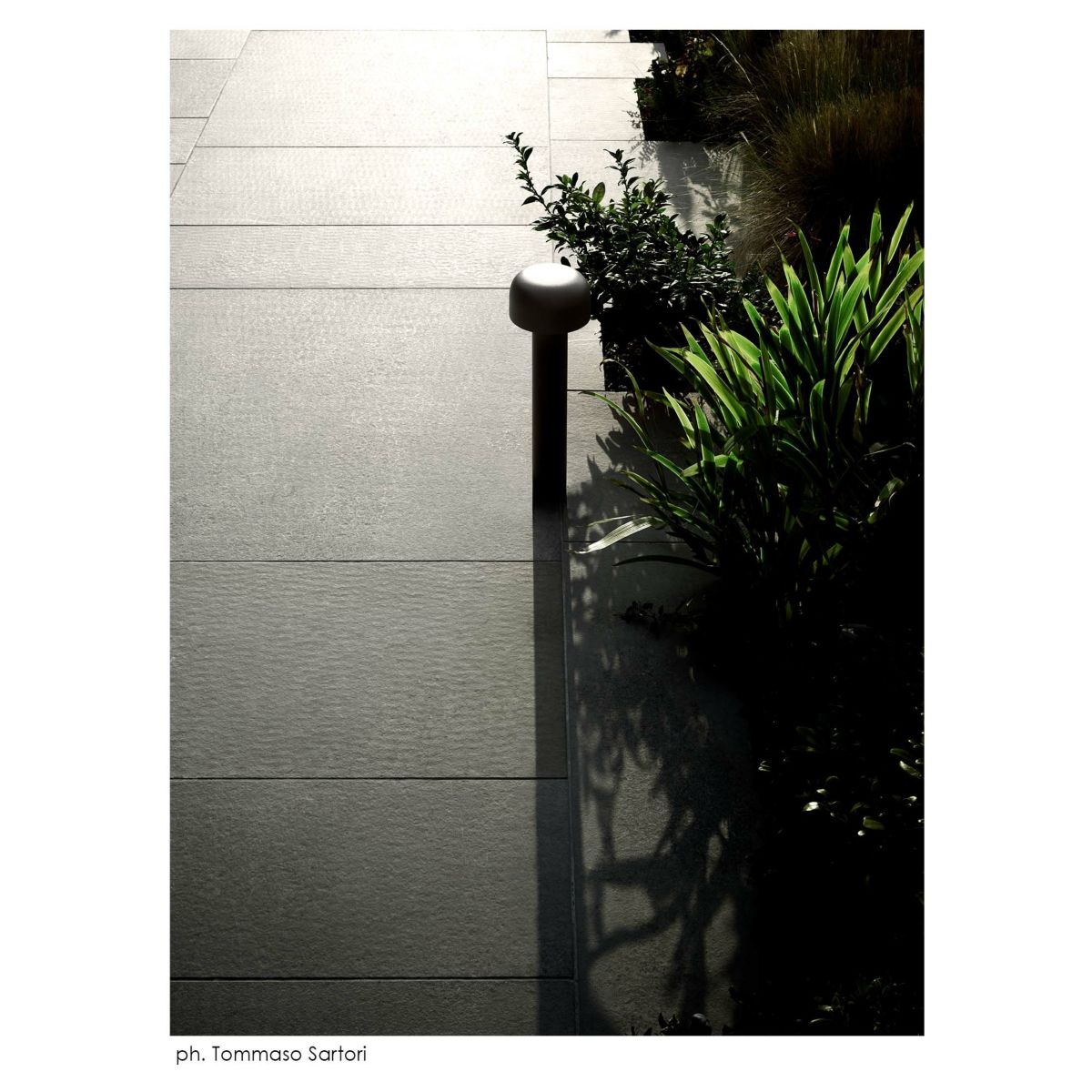 FLOS（フロス） / BELLHOP BOLLARD 380（ベルホップ ボラード） / H380 / 3000K / 全6色 / 庭園灯