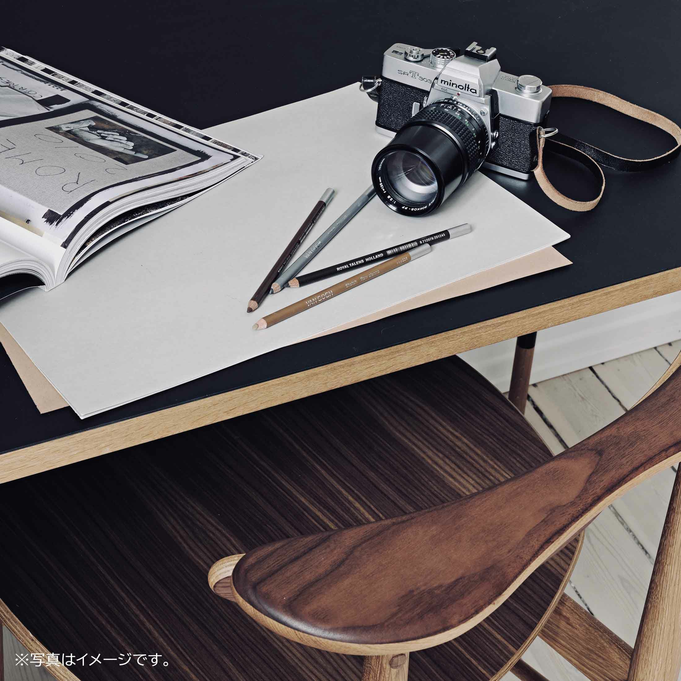 HOUSE OF FINN JUHL（ハウス・オブ・フィンユール） / NYHAVN DESK（ニューハウンデスク） / ウォルナット材・オイル仕上げ・ブラックリノリウム天板 / W136cm