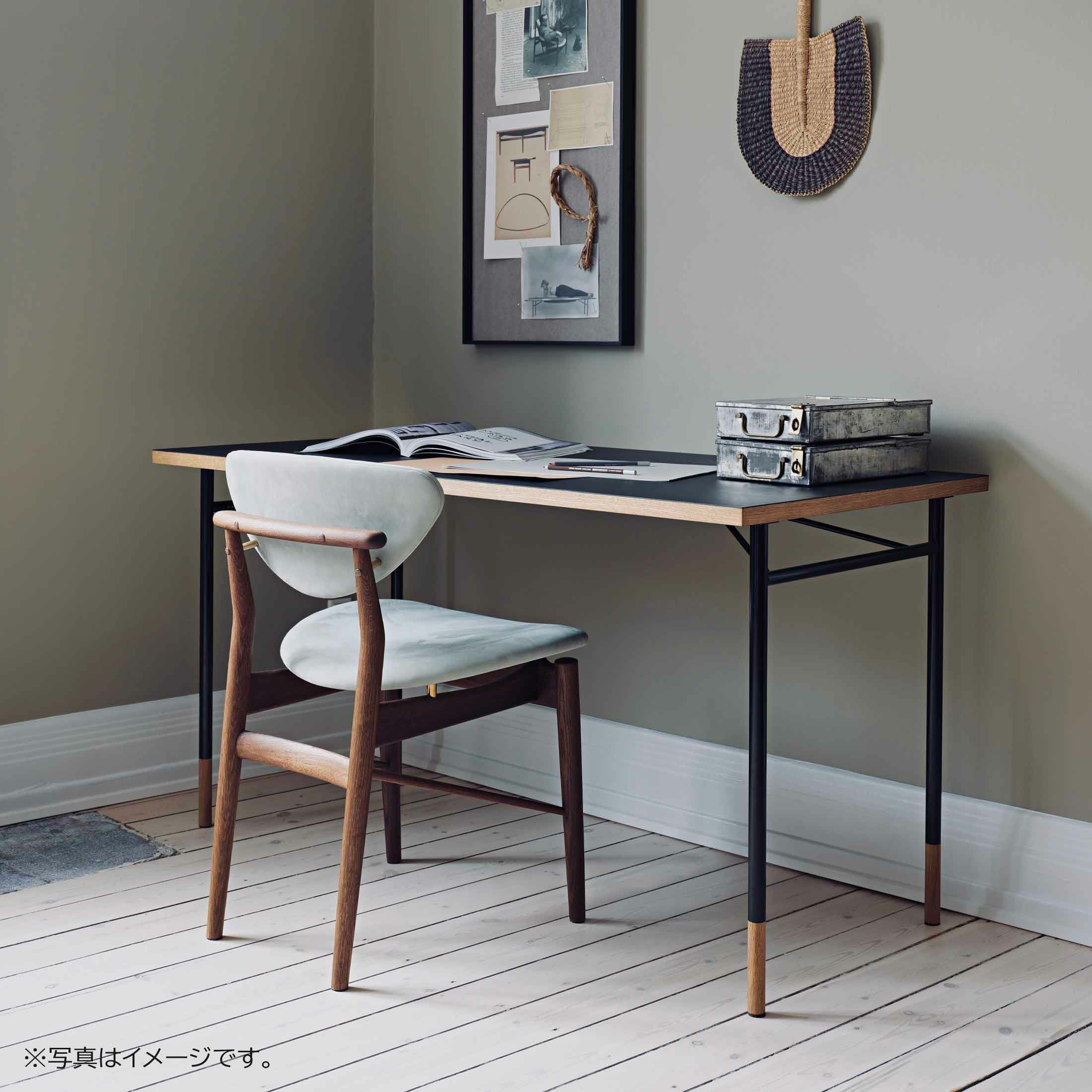 HOUSE OF FINN JUHL（ハウス・オブ・フィンユール） / NYHAVN DESK（ニューハウンデスク） / ウォルナット材・オイル仕上げ・ブラックリノリウム天板 / W136cm