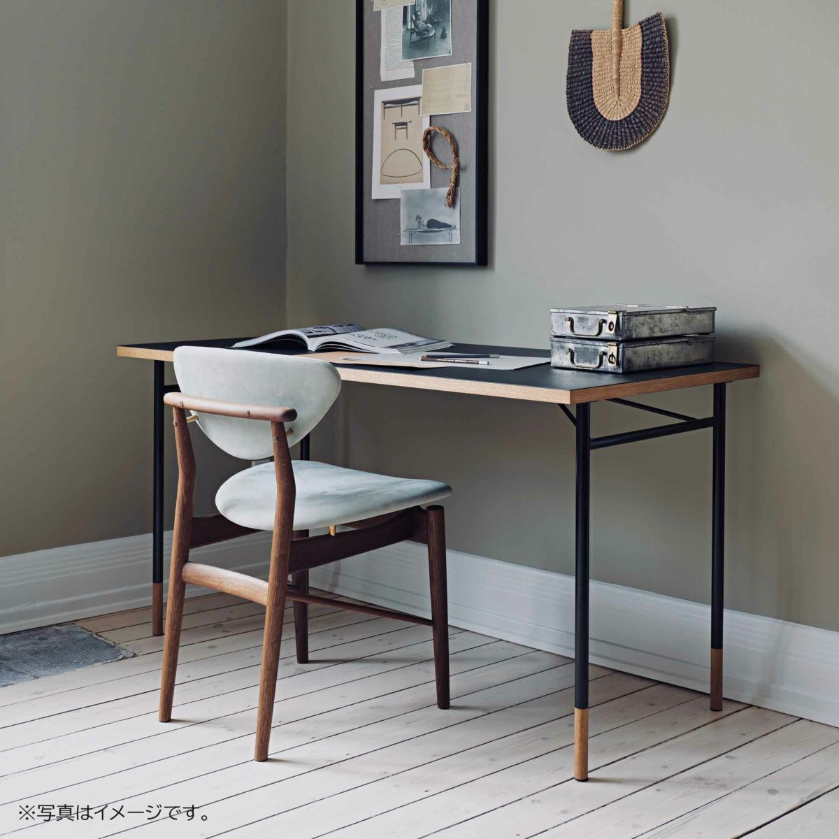 HOUSE OF FINN JUHL（ハウス・オブ・フィンユール） / NYHAVN DESK（ニューハウンデスク） / ウォルナット材・オイル仕上げ・ブラックリノリウム天板 / W136cm