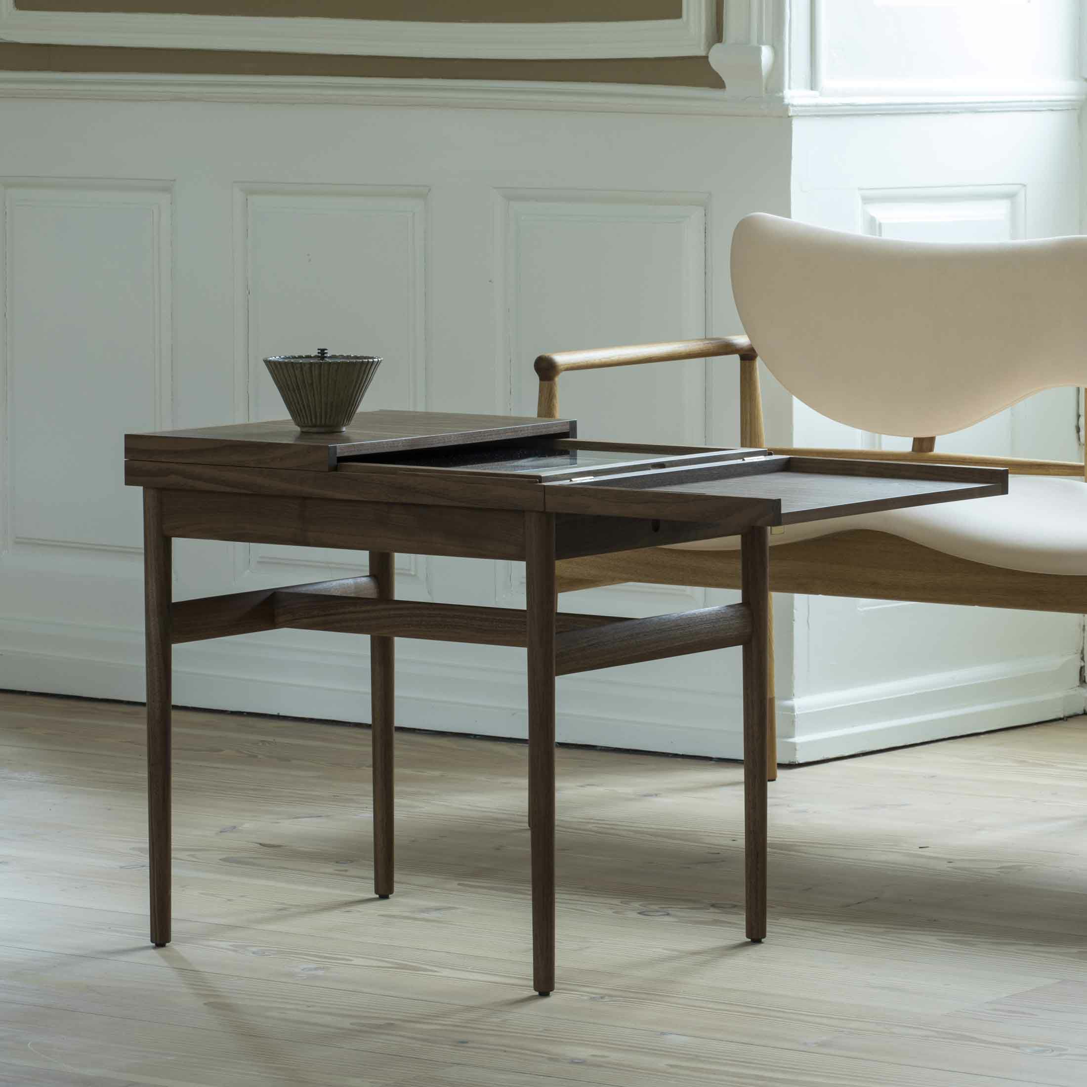 HOUSE OF FINN JUHL（ハウス・オブ・フィンユール） / ART COLLECTOR'S TABLE（アートコレクターズテーブル） / ウォルナット材・オイル仕上げ