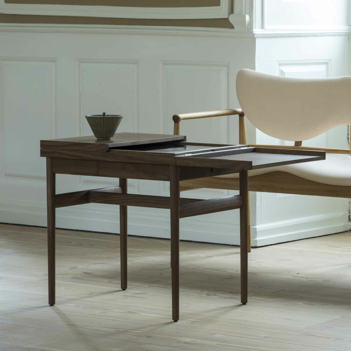 HOUSE OF FINN JUHL（ハウス・オブ・フィンユール） / ART COLLECTOR'S TABLE（アートコレクターズテーブル） / ウォルナット材・オイル仕上げ