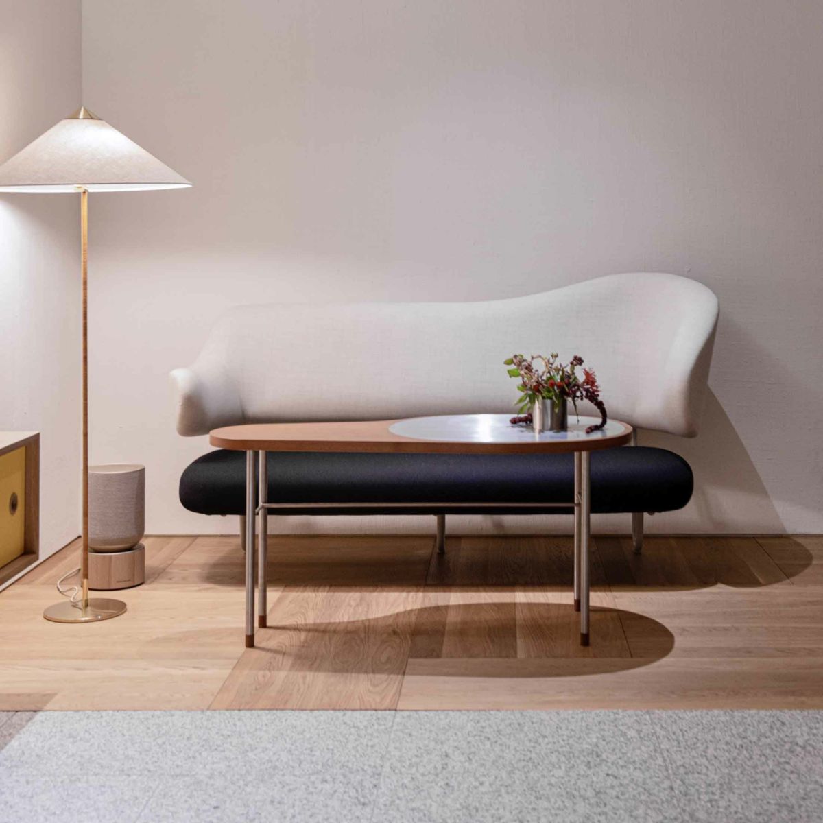 HOUSE OF FINN JUHL（ハウス・オブ・フィンユール） / ROSS COFFEE TABLE（トレイテーブル） / ウォルナット材・オイル仕上げ / コーヒーテーブル