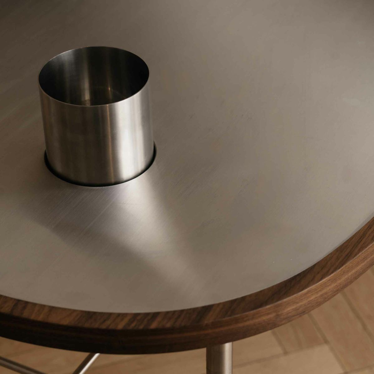 HOUSE OF FINN JUHL（ハウス・オブ・フィンユール） / ROSS COFFEE TABLE（トレイテーブル） / ウォルナット材・オイル仕上げ / コーヒーテーブル