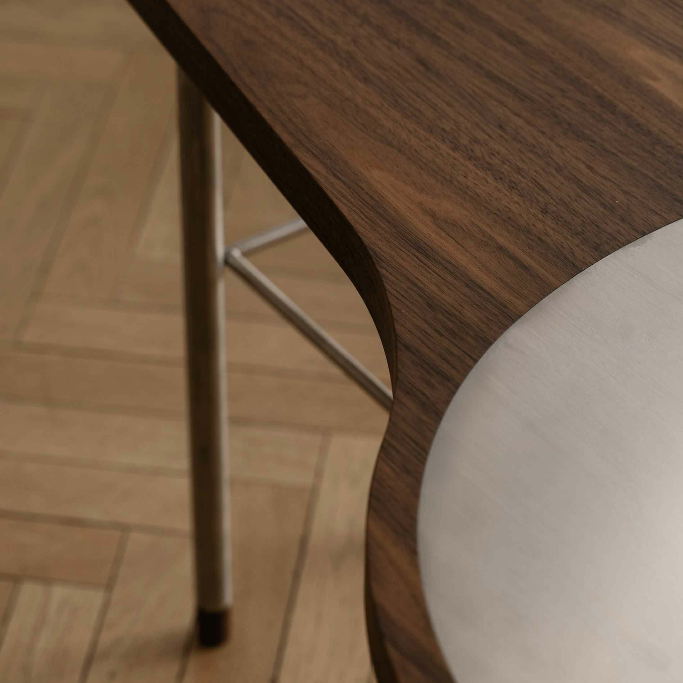 HOUSE OF FINN JUHL（ハウス・オブ・フィンユール） / ROSS COFFEE TABLE（トレイテーブル） / ウォルナット材・オイル仕上げ / コーヒーテーブル