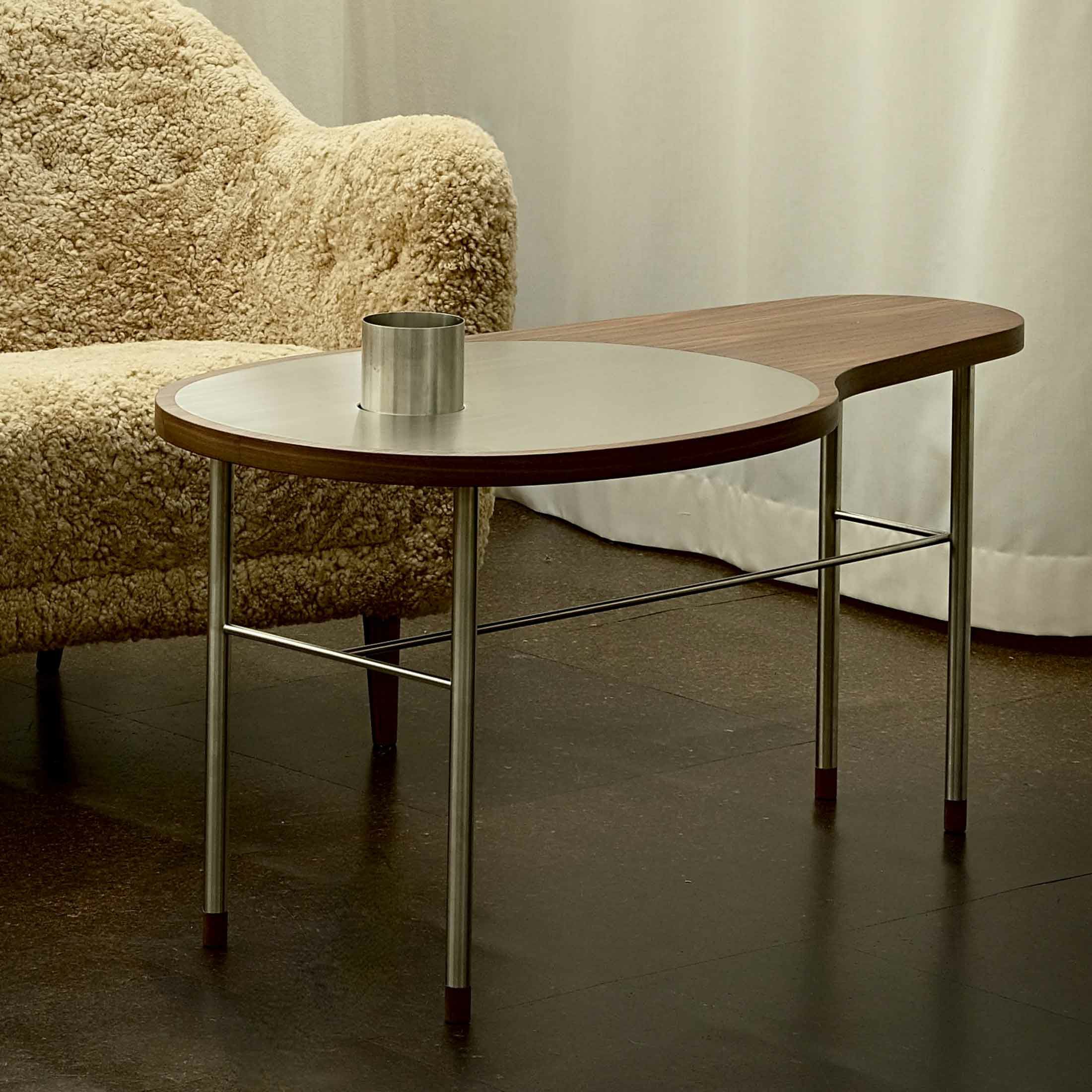 HOUSE OF FINN JUHL（ハウス・オブ・フィンユール） / ROSS COFFEE TABLE（トレイテーブル） / ウォルナット材・オイル仕上げ / コーヒーテーブル