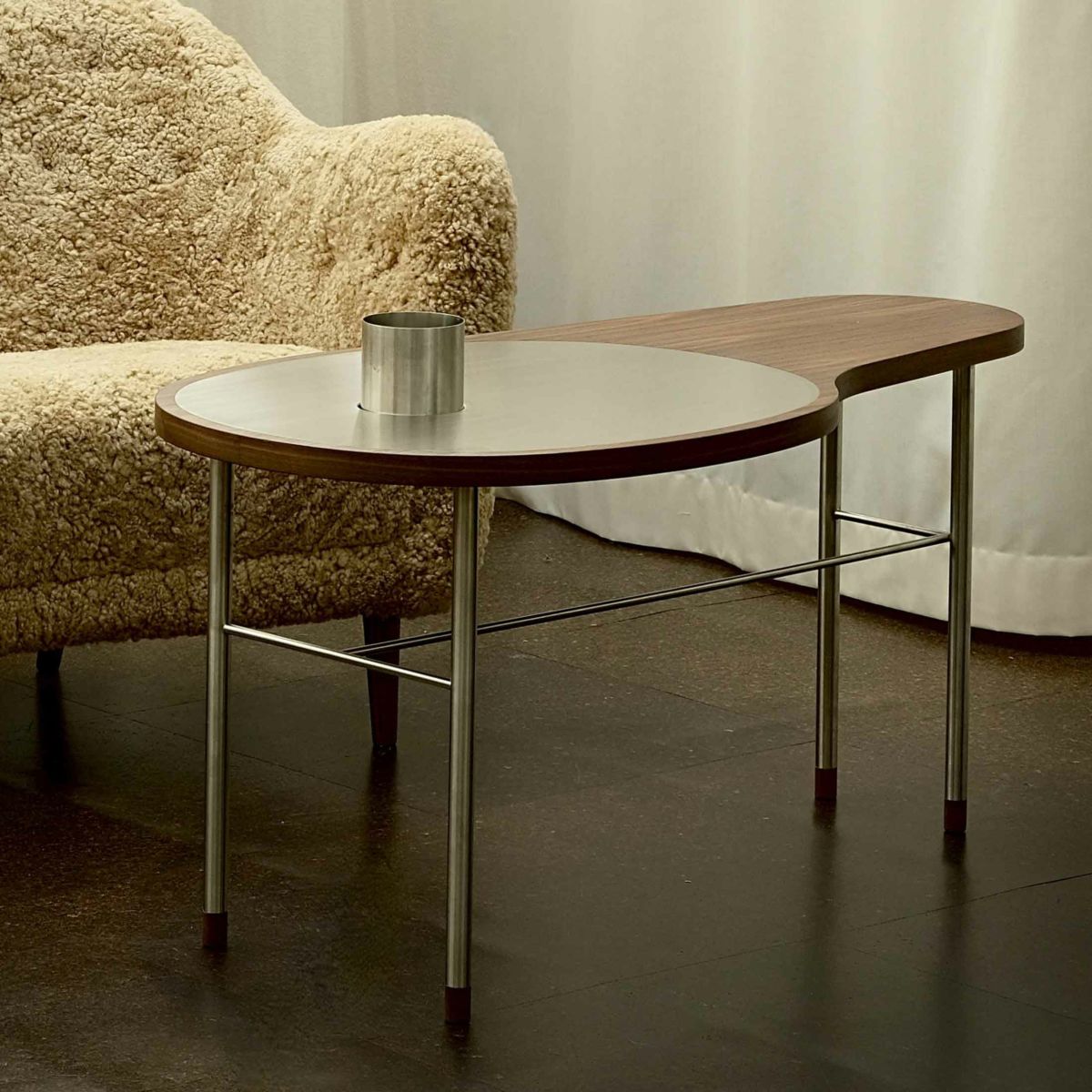 HOUSE OF FINN JUHL（ハウス・オブ・フィンユール） / ROSS COFFEE TABLE（トレイテーブル） / ウォルナット材・オイル仕上げ / コーヒーテーブル