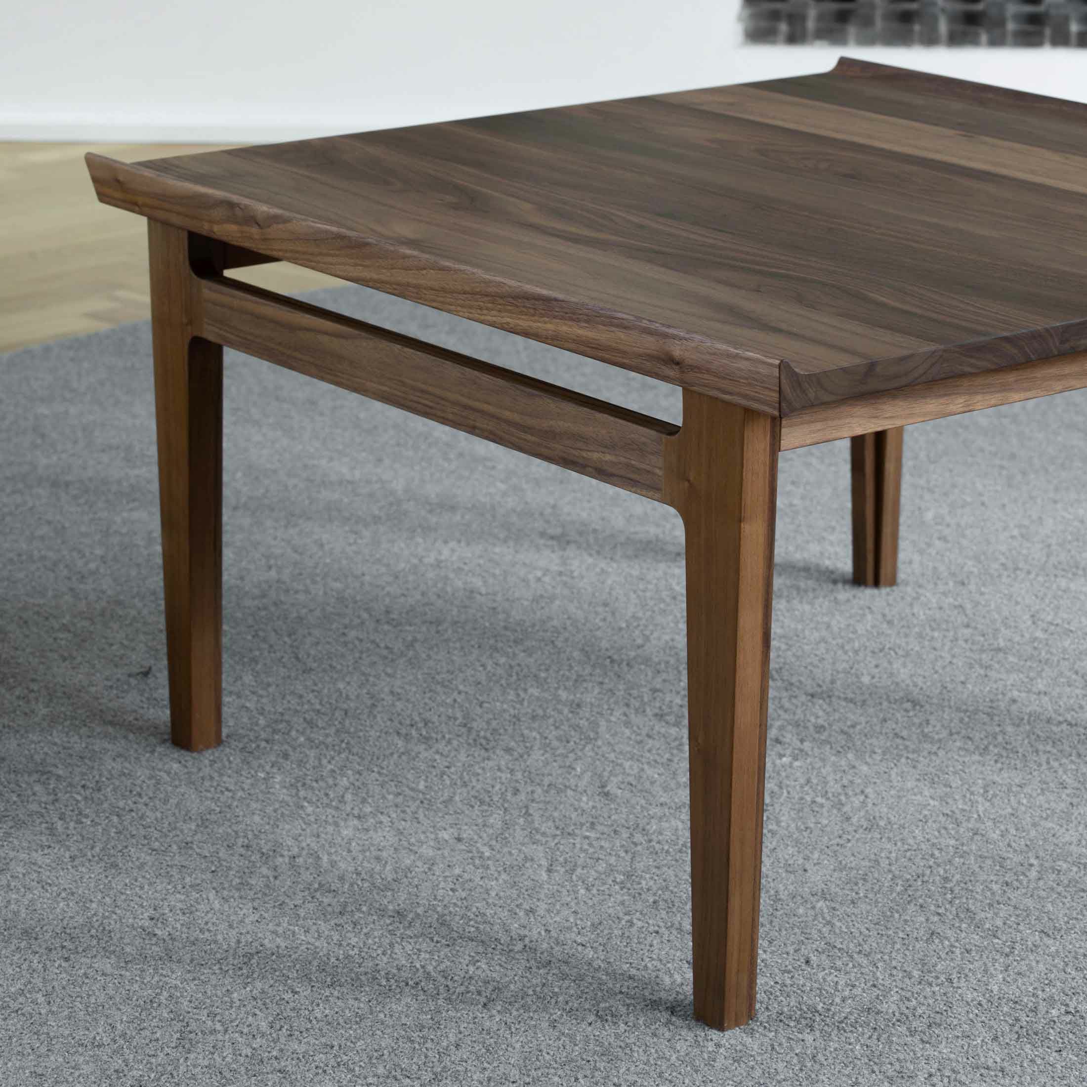 HOUSE OF FINN JUHL（ハウス・オブ・フィンユール） / 500 TABLE / ウォルナット材・オイル仕上げ / コーヒーテーブル