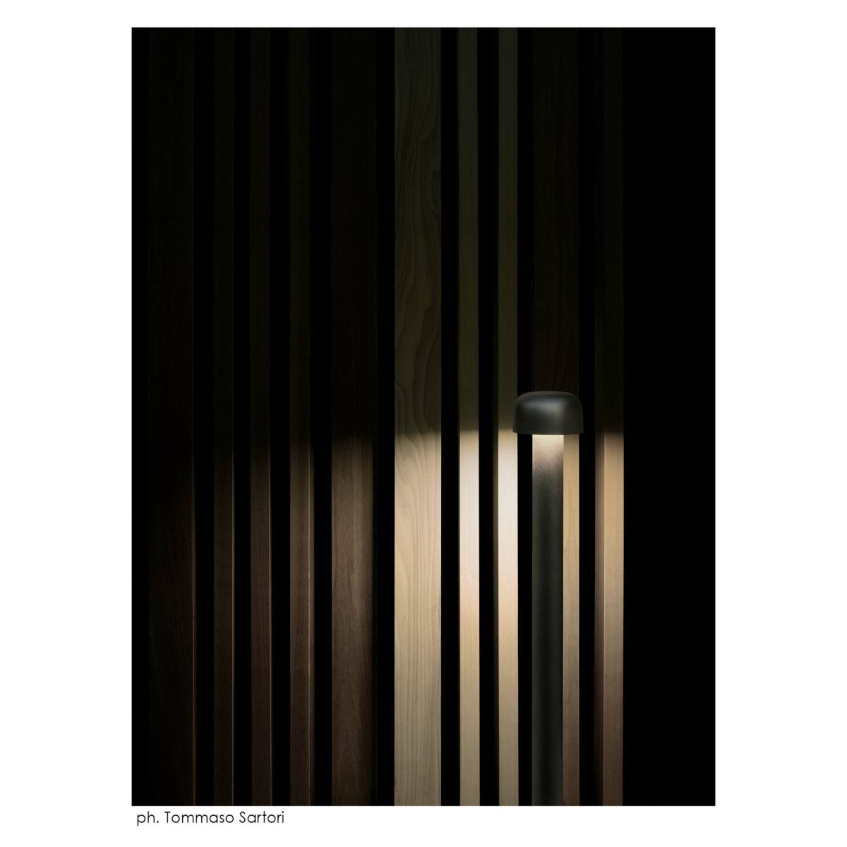 FLOS（フロス） / BELLHOP BOLLARD 850（ベルホップ ボラード） / H380 / 3000K / 全6色 / 庭園灯