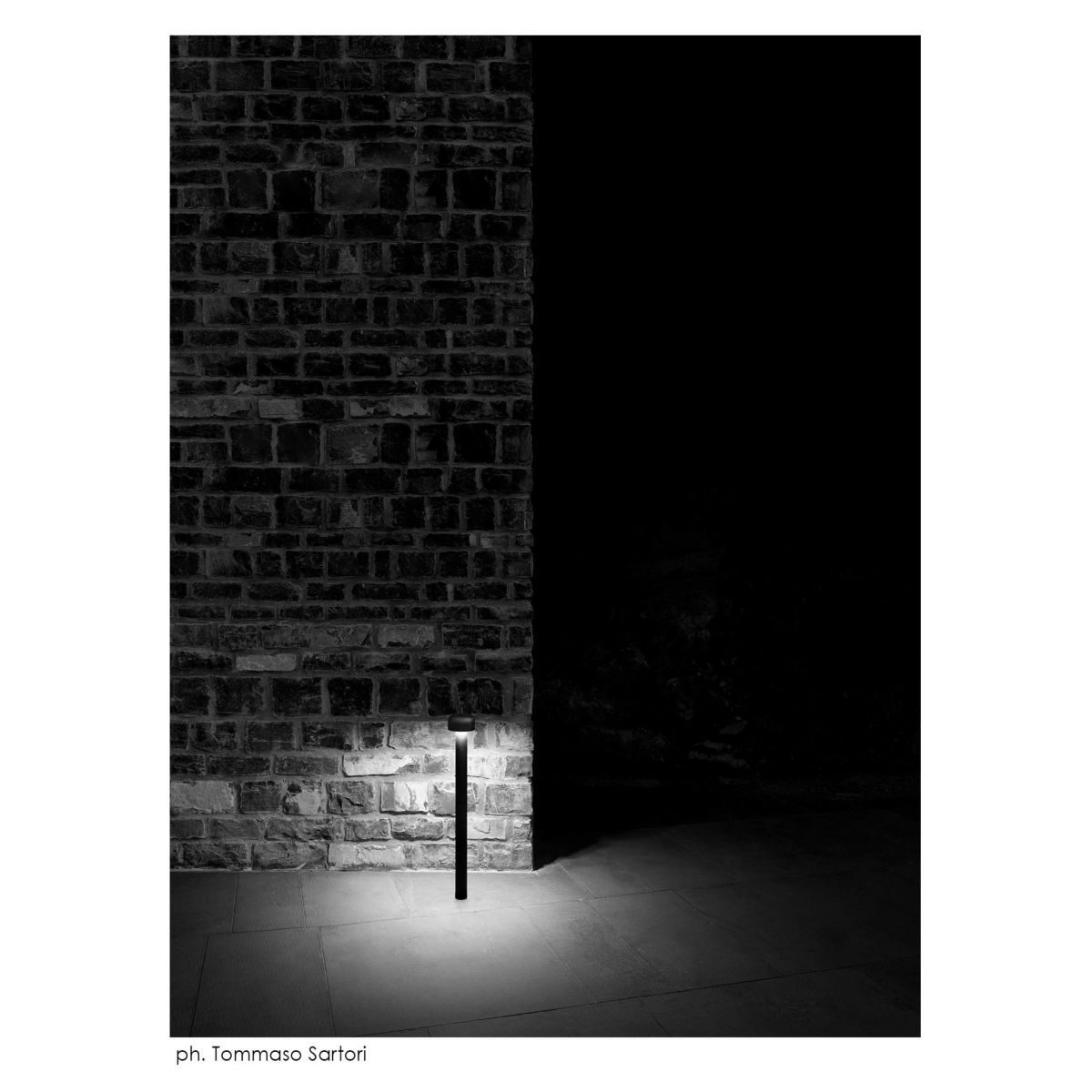 FLOS（フロス） / BELLHOP BOLLARD 850（ベルホップ ボラード） / H380 / 3000K / 全6色 / 庭園灯