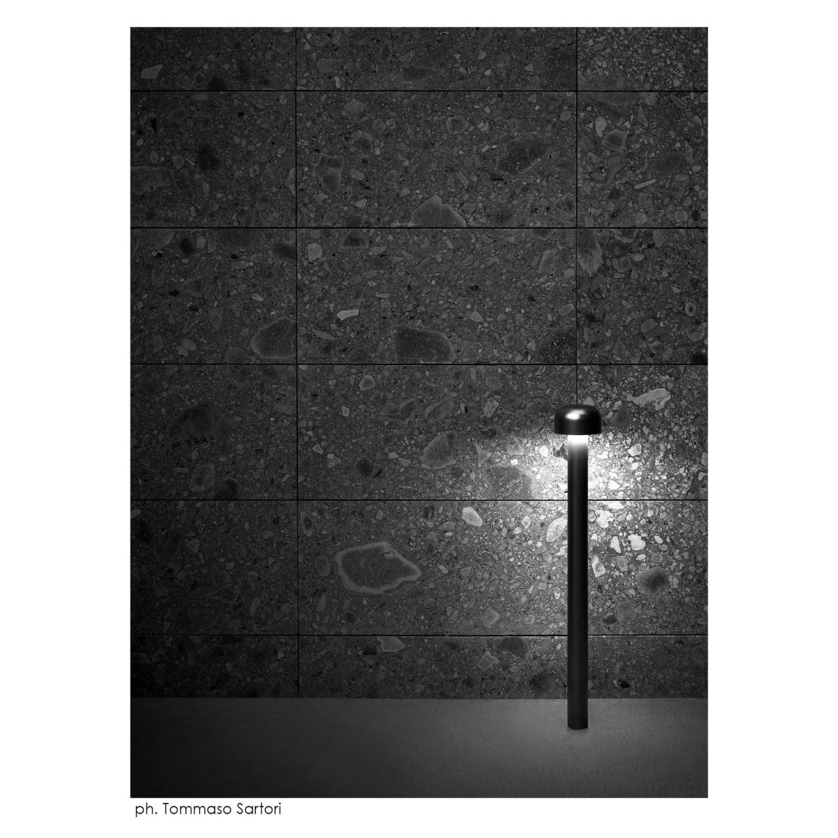 FLOS（フロス） / BELLHOP BOLLARD 850（ベルホップ ボラード） / H380 / 3000K / 全6色 / 庭園灯