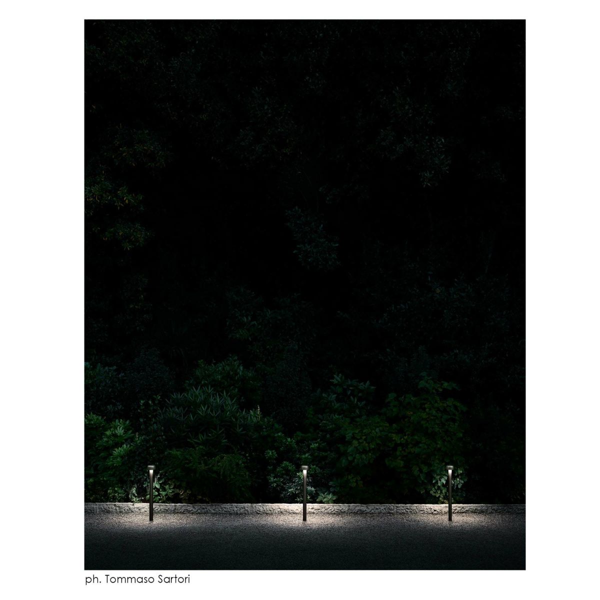 FLOS（フロス） / BELLHOP BOLLARD 850（ベルホップ ボラード） / H380 / 3000K / 全6色 / 庭園灯