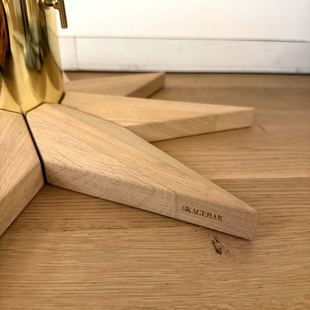 【ポイント20倍】【アウトレット】FRITZ HANSEN（フリッツ・ハンセン） / SKAGERAK（スカゲラック） / Stella Christmas Tree Base（ステラ クリスマスツリー ベース） / ウッドベース