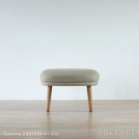 FRITZ HANSEN（フリッツ・ハンセン） / FRI FOOT STOOL（フリチェア用フットスツール） / ウッドベース / Sunniva（スニバ）233 ライトベージュ×Moss（モス）0019