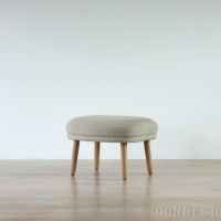 FRITZ HANSEN（フリッツ・ハンセン） / FRI FOOT STOOL（フリチェア用フットスツール） / ウッドベース / Sunniva（スニバ）233 ライトベージュ×Moss（モス）0019