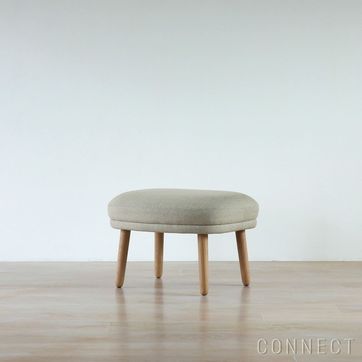 FRITZ HANSEN（フリッツ・ハンセン） / FRI FOOT STOOL（フリチェア用フットスツール） / ウッドベース / Sunniva（スニバ）233 ライトベージュ×Moss（モス）0019