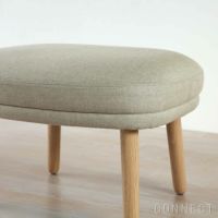 FRITZ HANSEN（フリッツ・ハンセン） / FRI FOOT STOOL（フリチェア用フットスツール） / ウッドベース / Sunniva（スニバ）233 ライトベージュ×Moss（モス）0019