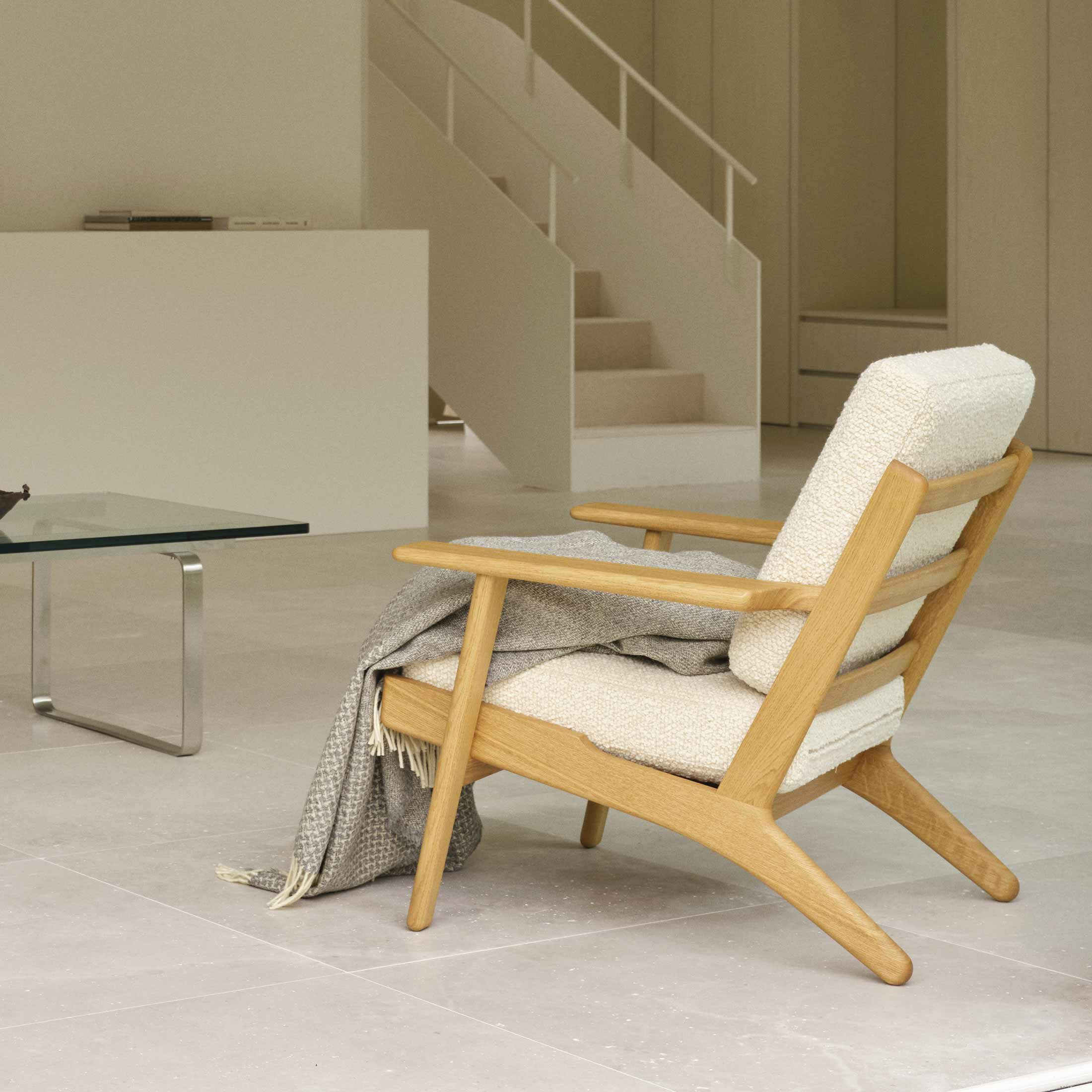 CARL HANSEN & SON（カール・ハンセン＆サン） / CH290 ラウンジチェア / オーク材・オイル仕上げ / BUTE STORR 1501 / CH290 SERIES