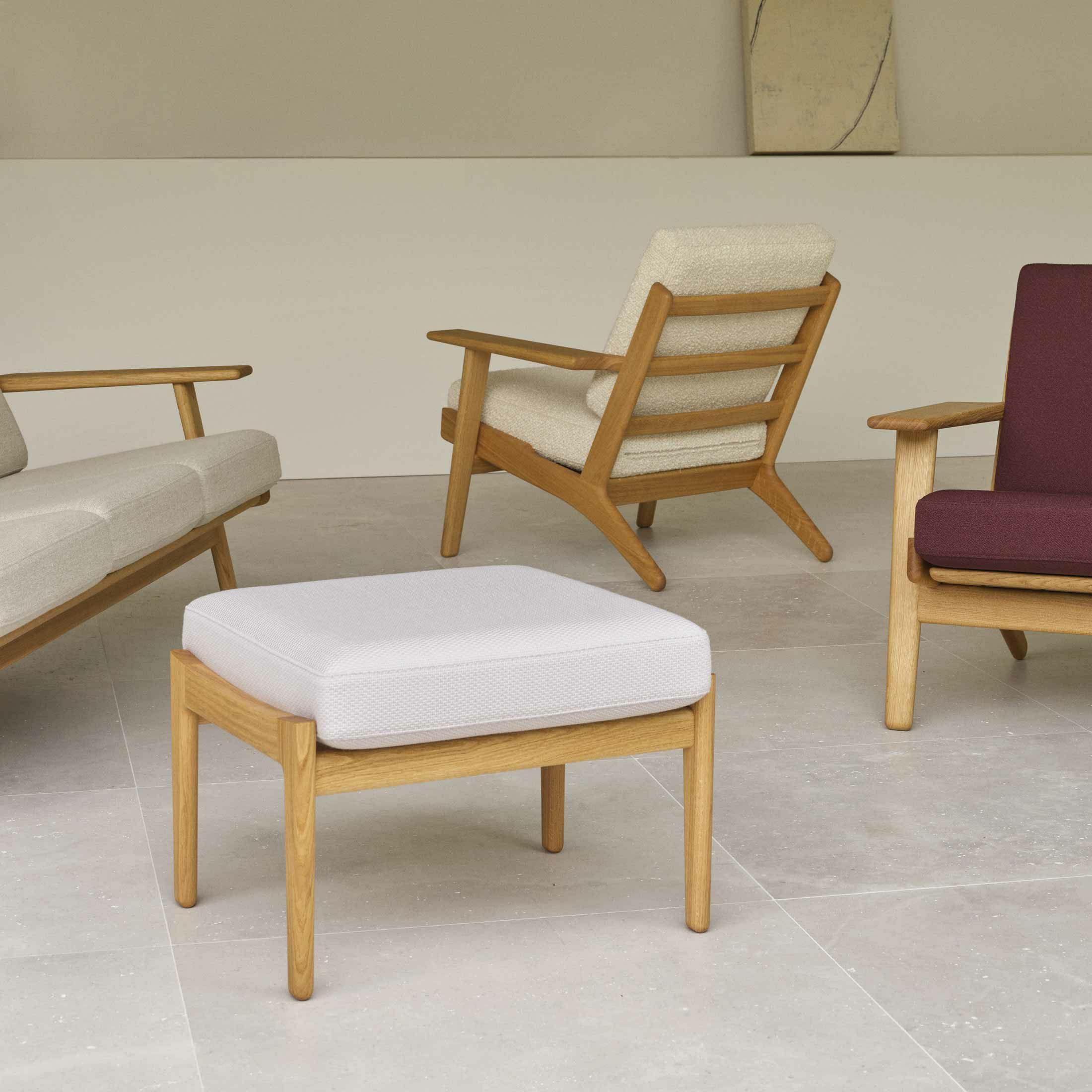 CARL HANSEN & SON（カール・ハンセン＆サン） / CH290F フットスツール / オーク材・オイル仕上げ / SERPENTINE 0118 / CH290 SERIES