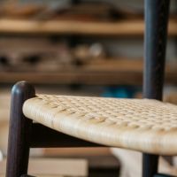 PP Mobler（PPモブラー） / PP505 Cow Horn Chair（カウホーンチェア） / ウェンジ材・クリアオイル仕上げ / Cane seat（籐張り） / 真鍮プレート付