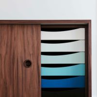 HOUSE OF FINN JUHL（ハウス・オブ・フィンユール） / SIDEBOARD W/ TRAY UNIT（サイドボード） / ウォルナット材・オイル仕上げ / 脚：ブラック / トレイユニット付き（COLD）