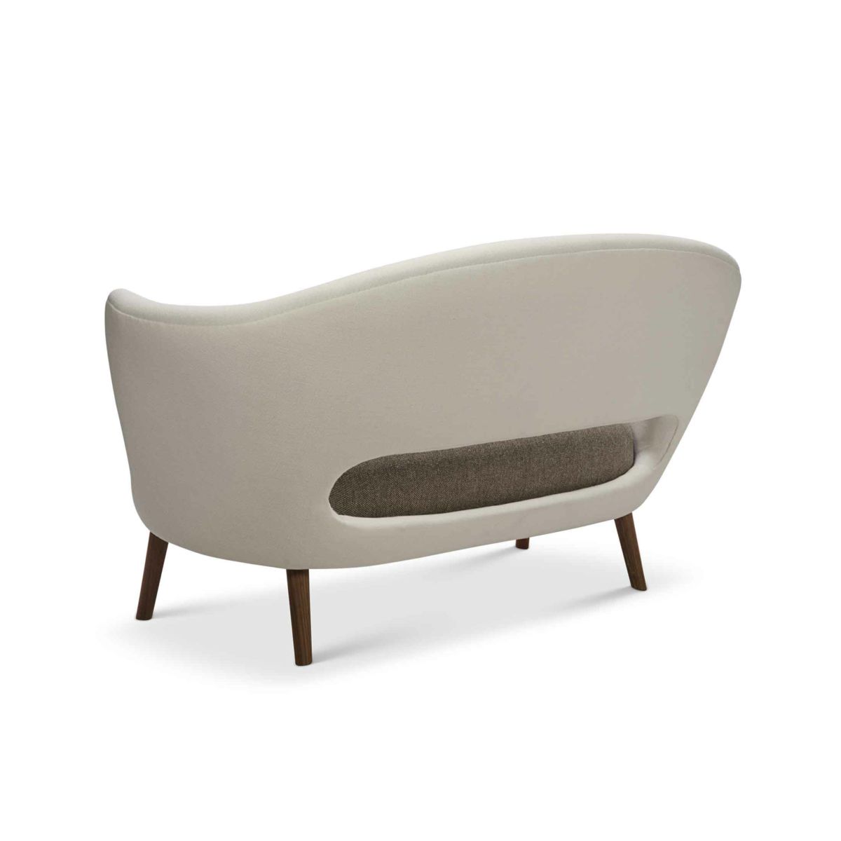 HOUSE OF FINN JUHL（ハウス・オブ・フィンユール） / WILLADSEN SOFA（ウィラドセンソファ） / ウォルナット材・オイル仕上げ / Hallingdal 100・270（ハリンダル）