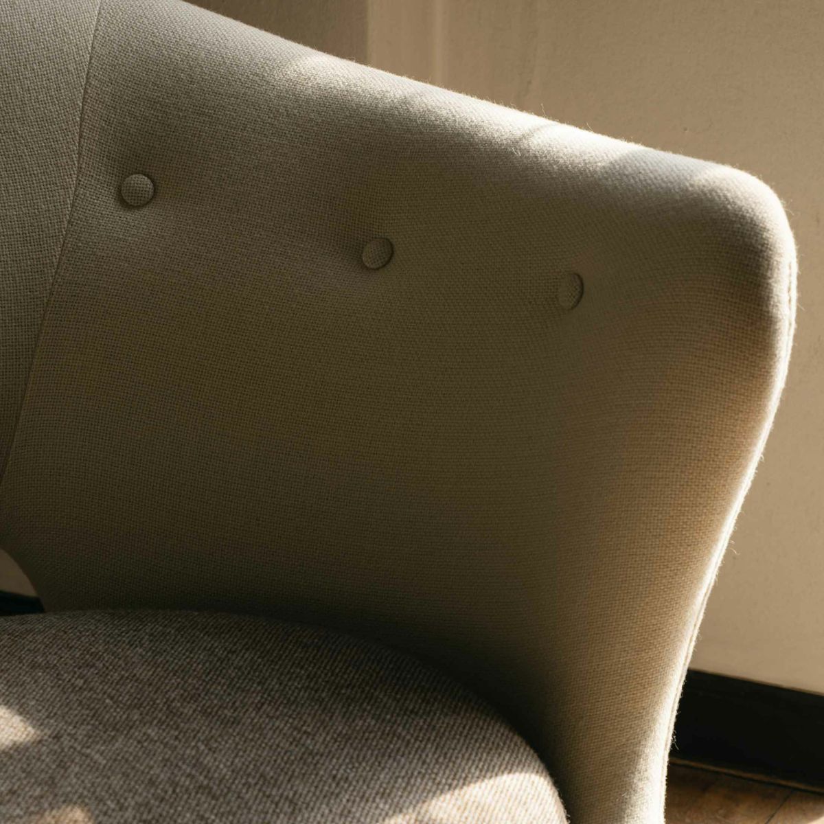 HOUSE OF FINN JUHL（ハウス・オブ・フィンユール） / WILLADSEN SOFA（ウィラドセンソファ） / ウォルナット材・オイル仕上げ / Hallingdal 100・270（ハリンダル）