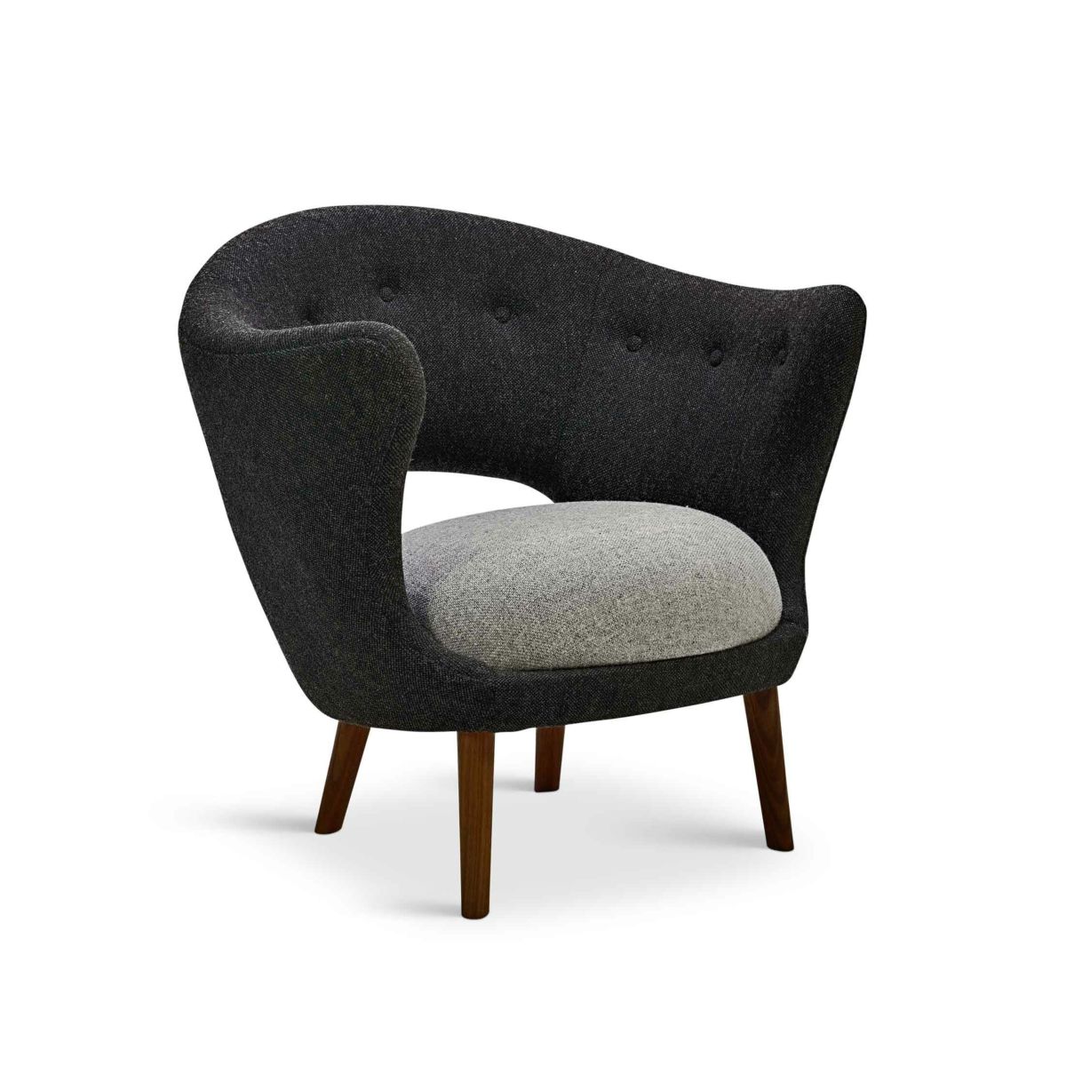 HOUSE OF FINN JUHL（ハウス・オブ・フィンユール） / WILLADSEN CHAIR（ウィラドセンチェア） / ウォルナット材・オイル仕上げ / Hallingdal 180・130（ハリンダル） / ラウンジチェア