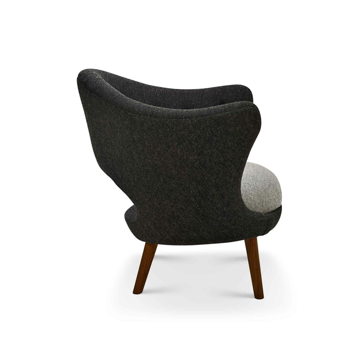 HOUSE OF FINN JUHL（ハウス・オブ・フィンユール） / WILLADSEN CHAIR（ウィラドセンチェア） / ウォルナット材・オイル仕上げ / Hallingdal 180・130（ハリンダル） / ラウンジチェア