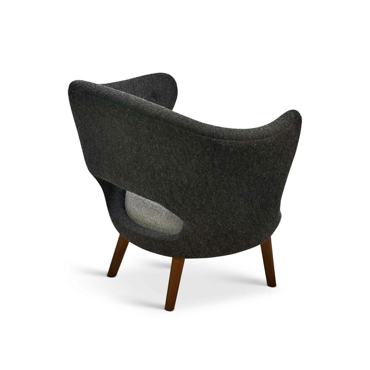 HOUSE OF FINN JUHL（ハウス・オブ・フィンユール） / WILLADSEN CHAIR（ウィラドセンチェア） / ウォルナット材・オイル仕上げ / Hallingdal 180・130（ハリンダル） / ラウンジチェア