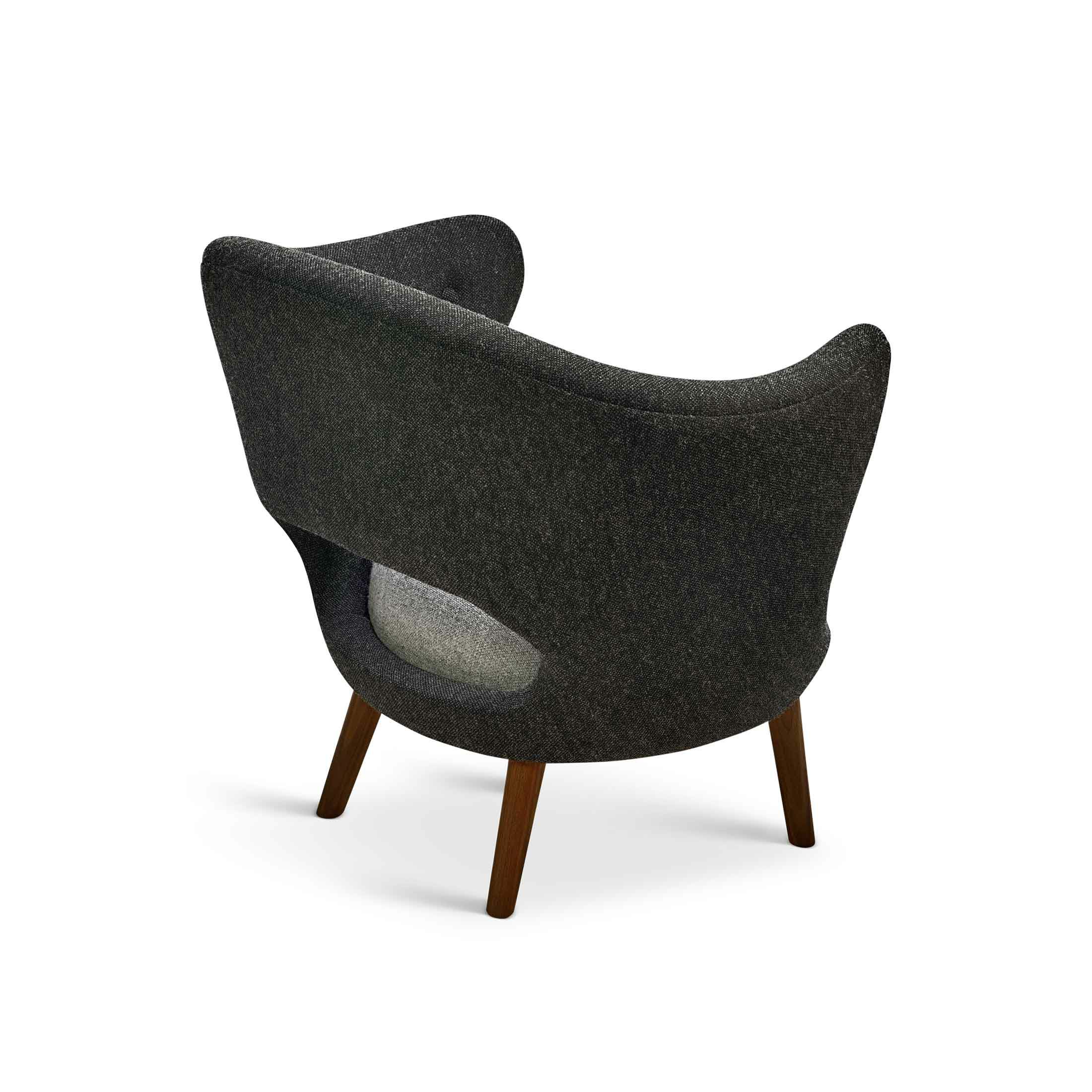 HOUSE OF FINN JUHL（ハウス・オブ・フィンユール） / WILLADSEN CHAIR（ウィラドセンチェア） / ウォルナット材・オイル仕上げ / Hallingdal 180・130（ハリンダル） / ラウンジチェア