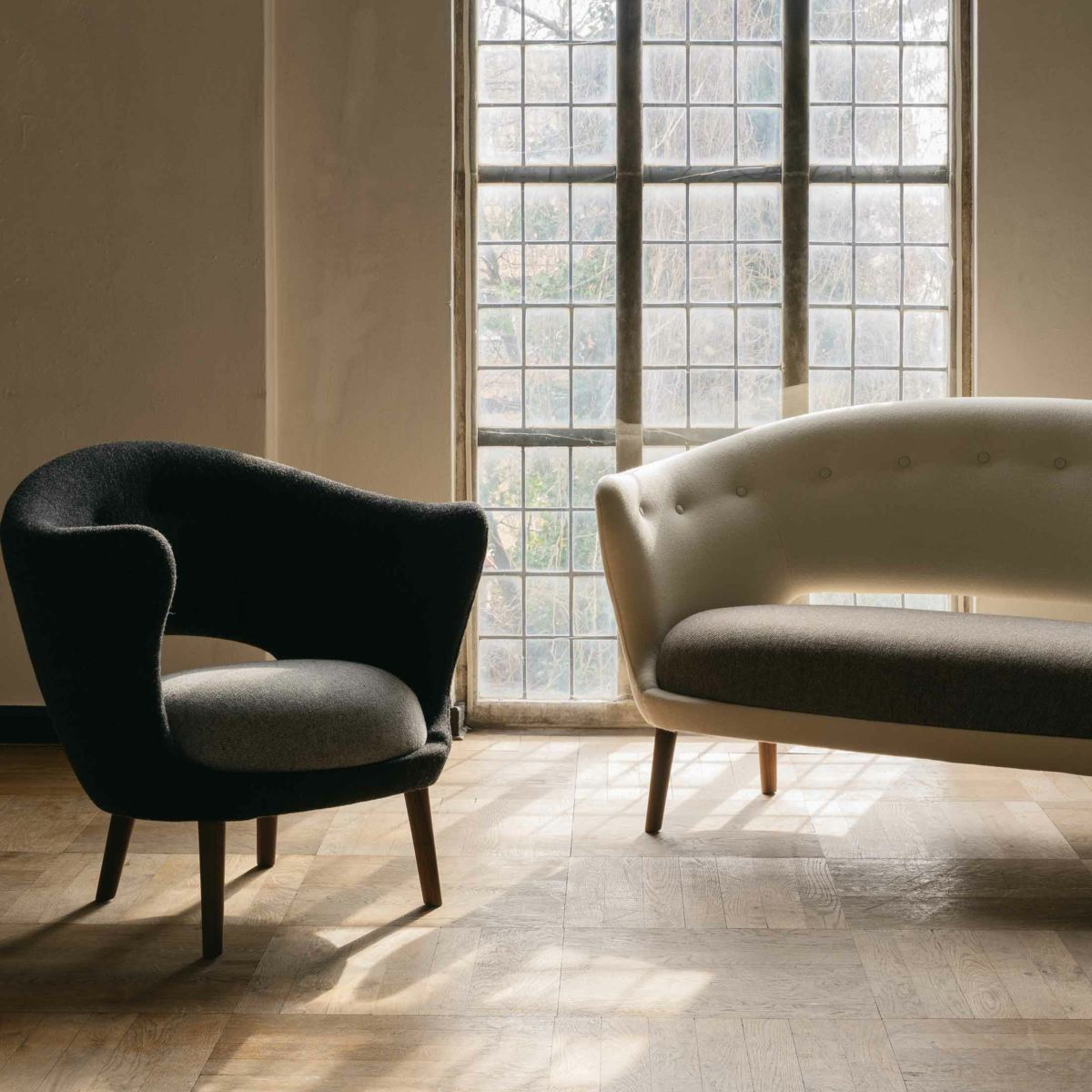 HOUSE OF FINN JUHL（ハウス・オブ・フィンユール） / WILLADSEN CHAIR（ウィラドセンチェア） / ウォルナット材・オイル仕上げ / Hallingdal 180・130（ハリンダル） / ラウンジチェア