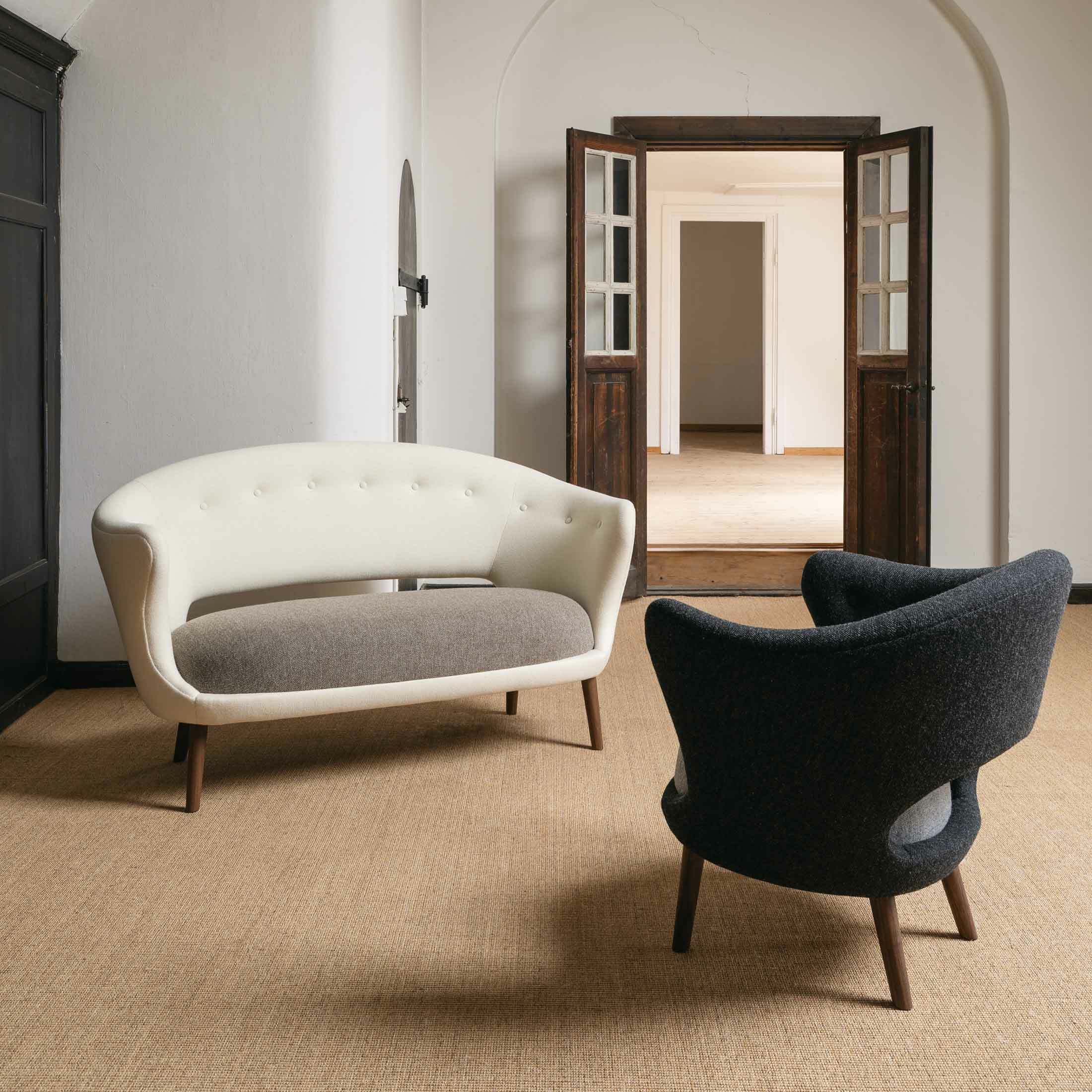 HOUSE OF FINN JUHL（ハウス・オブ・フィンユール） / WILLADSEN CHAIR（ウィラドセンチェア） / ウォルナット材・オイル仕上げ / Hallingdal 180・130（ハリンダル） / ラウンジチェア