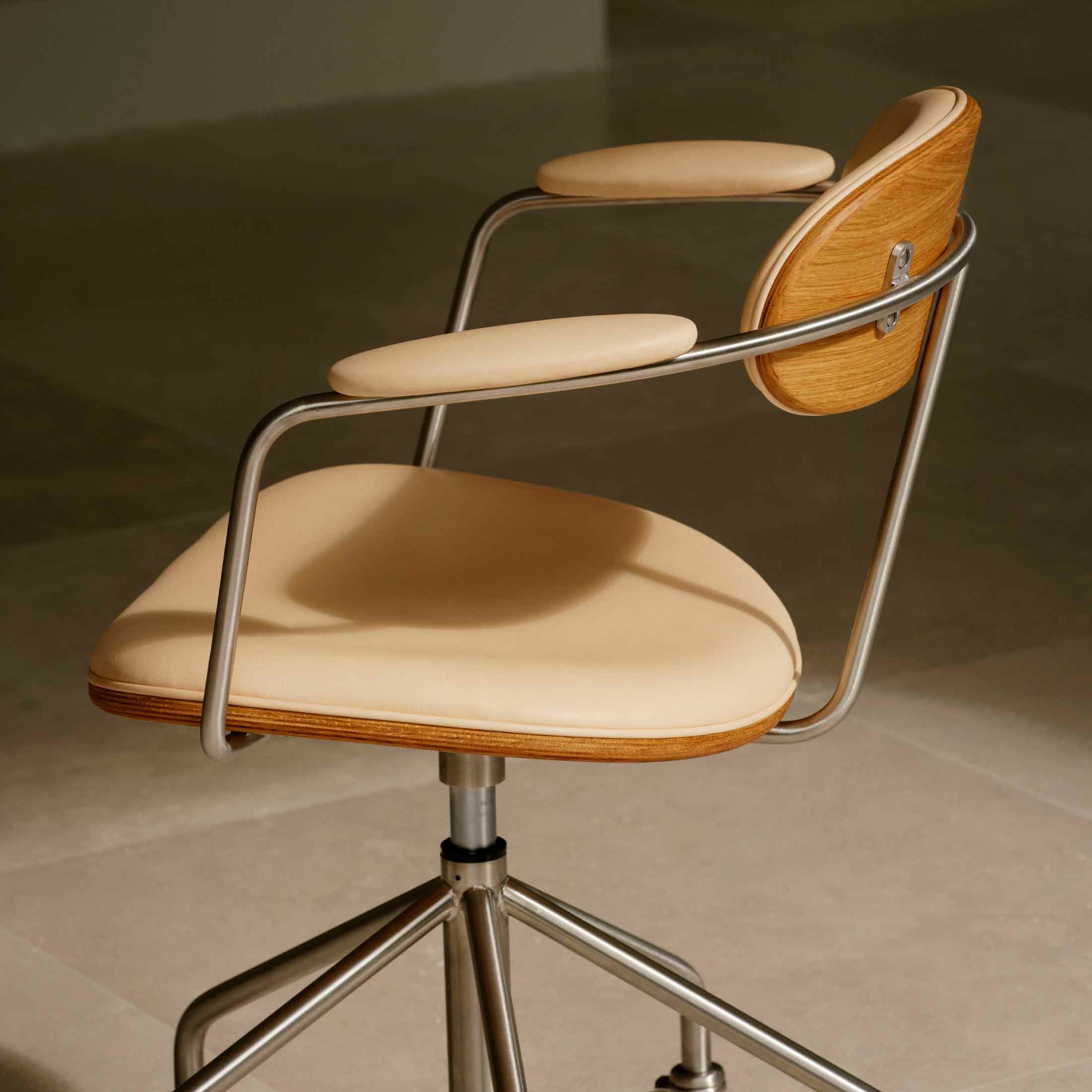 CARL HANSEN & SON（カール・ハンセン＆サン） / CH621 SWIVEL CHAIR（スウィベルチェア） / オーク材・オイル仕上げ・ステンレススチール脚 / Sif 90 / キャスター付きチェア