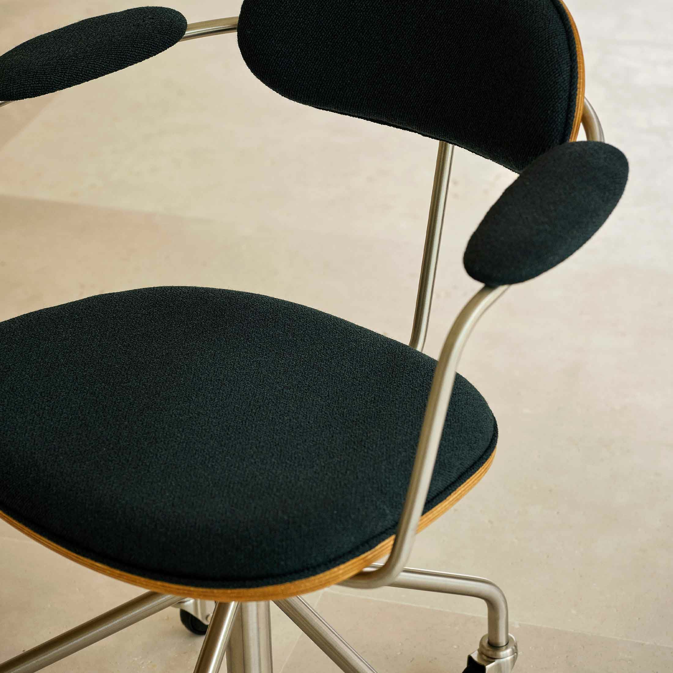 CARL HANSEN & SON（カール・ハンセン＆サン） / CH621 SWIVEL CHAIR（スウィベルチェア） / オーク材・オイル仕上げ・ステンレススチール脚 / Vider 1062 / キャスター付きチェア