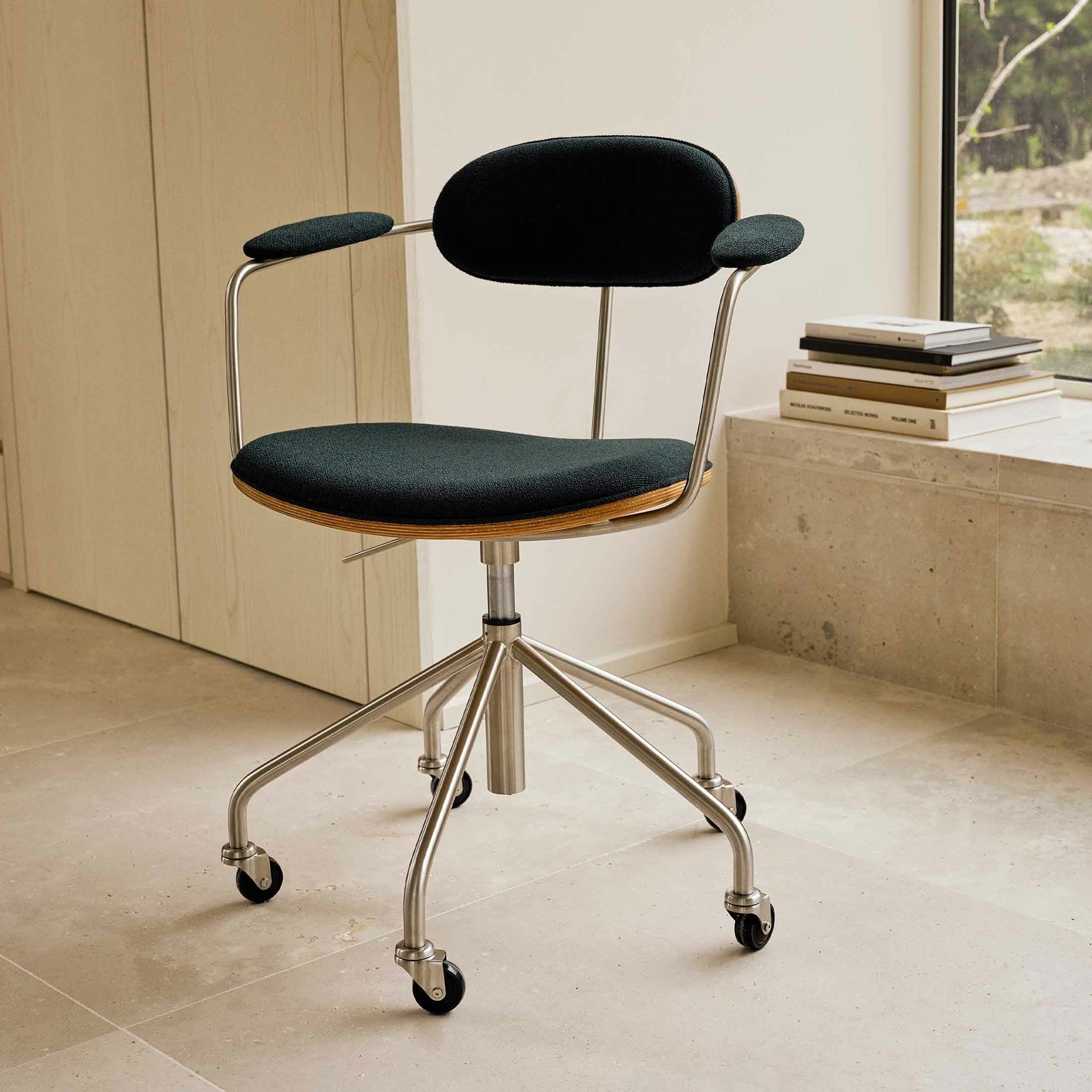 CARL HANSEN & SON（カール・ハンセン＆サン） / CH621 SWIVEL CHAIR（スウィベルチェア） / オーク材・オイル仕上げ・ステンレススチール脚 / Vider 1062 / キャスター付きチェア