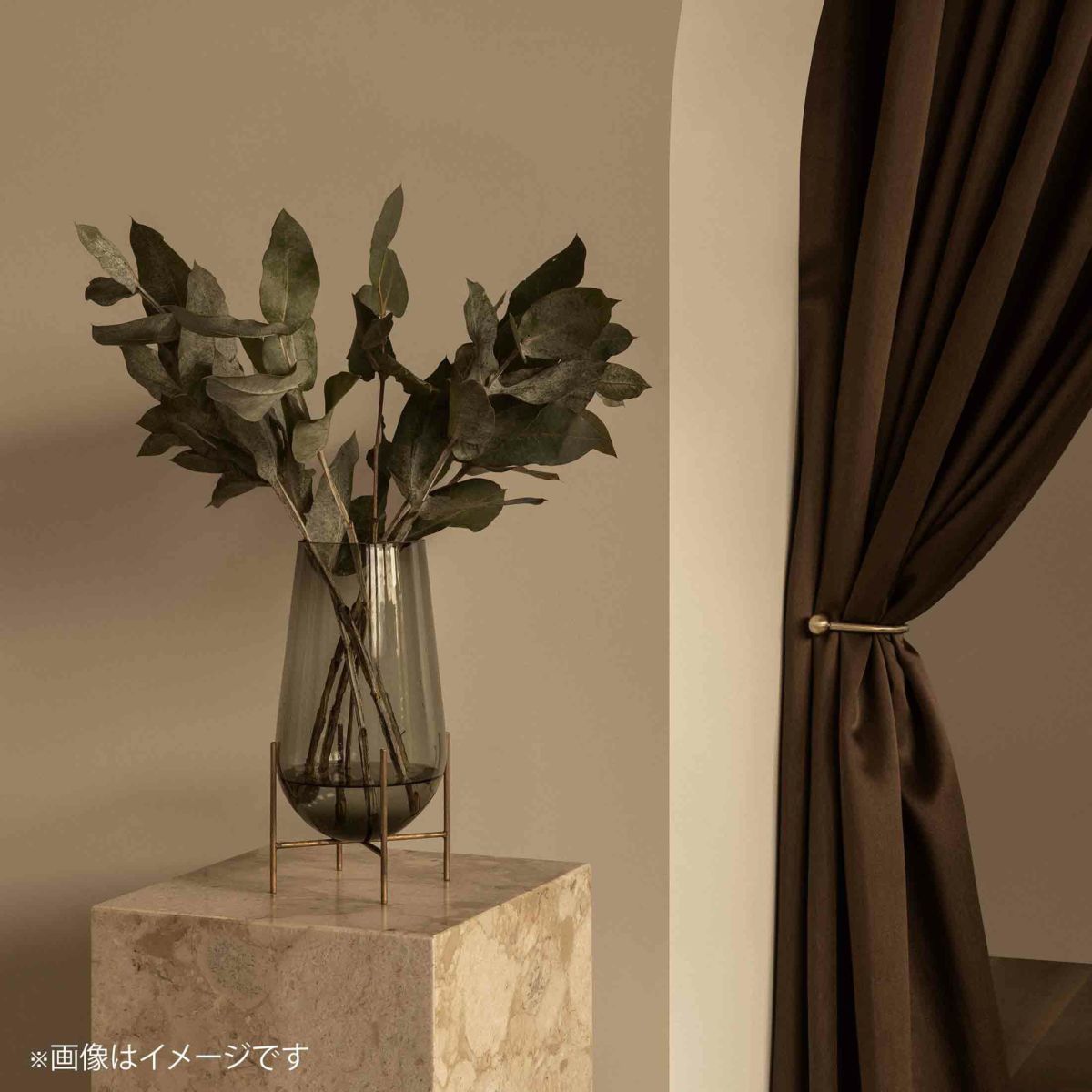 Audo Copenhagen（オドー・コペンハーゲン） / ÉCHASSE BASE M （イシャスベースM） / Smoked Glass / フラワーベース