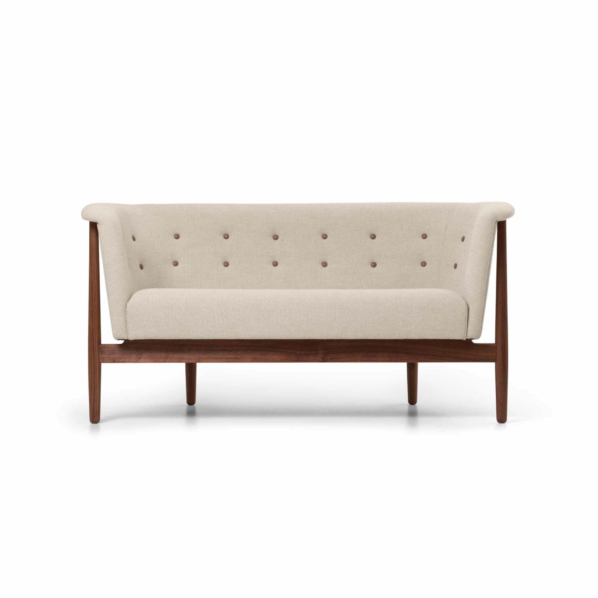 CARL HANSEN & SON（カール・ハンセン＆サン） / ND52-2 VITA SOFA（ヴィタソファ） / ウォルナット材・オイル仕上げ / Hallingdal 0200（ハリンダル） / ボタン：Sif 95 / ソファ